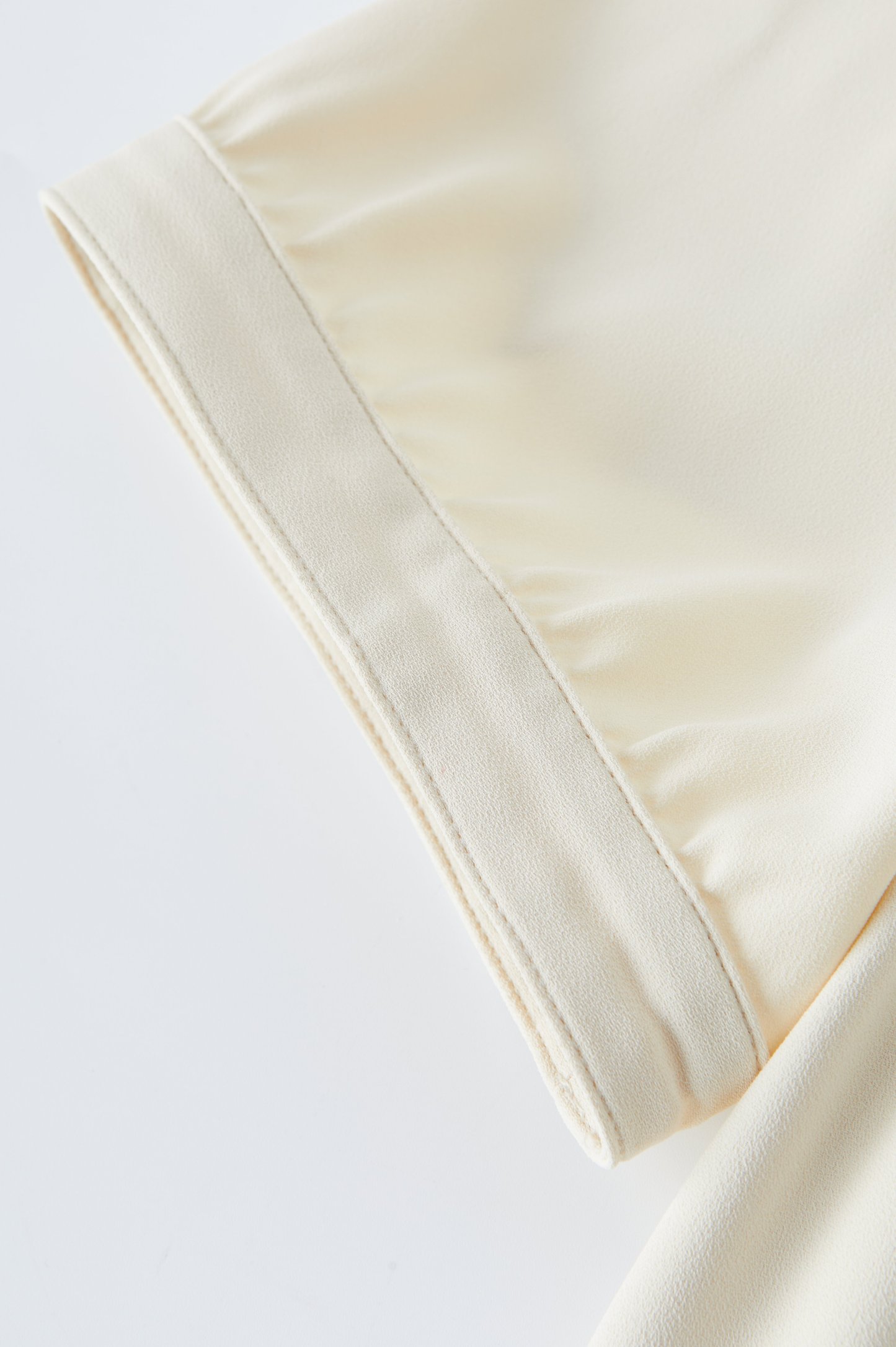 Ruffled Edge Embroidered Blouse EXA3055