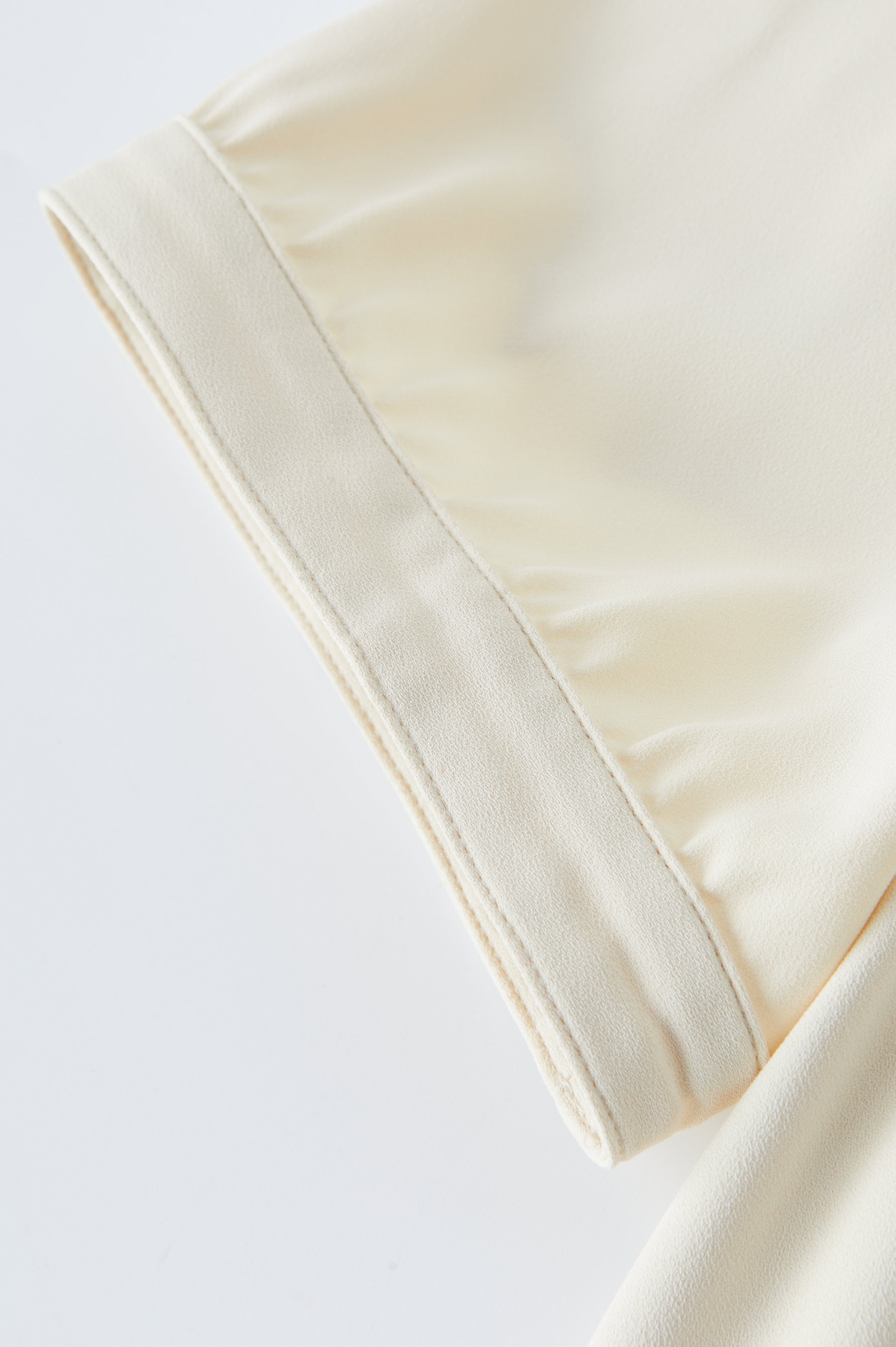 Ruffled Edge Embroidered Blouse EXA3055