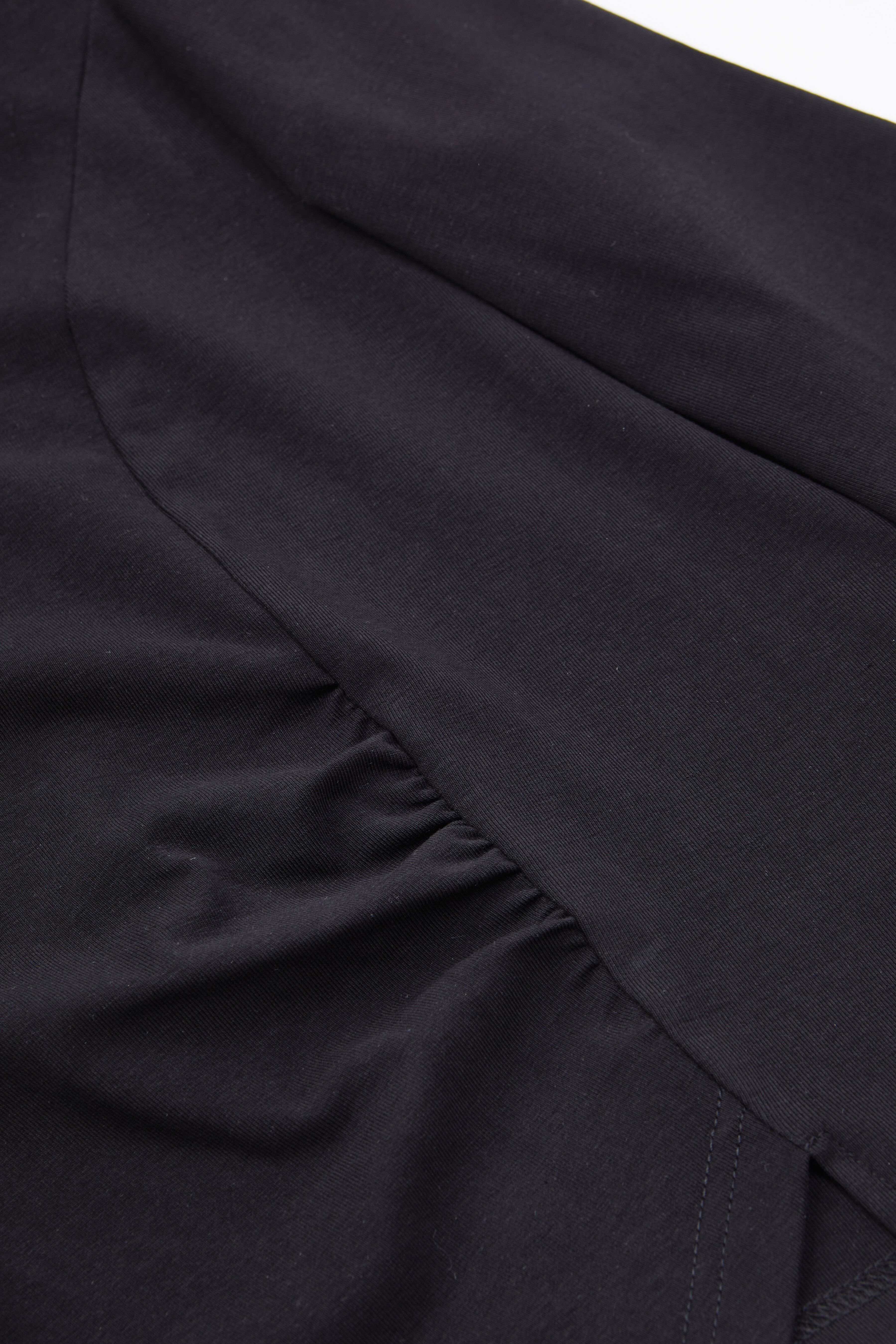 Asymmetric Slit Hem Pleated Top EDZ5729