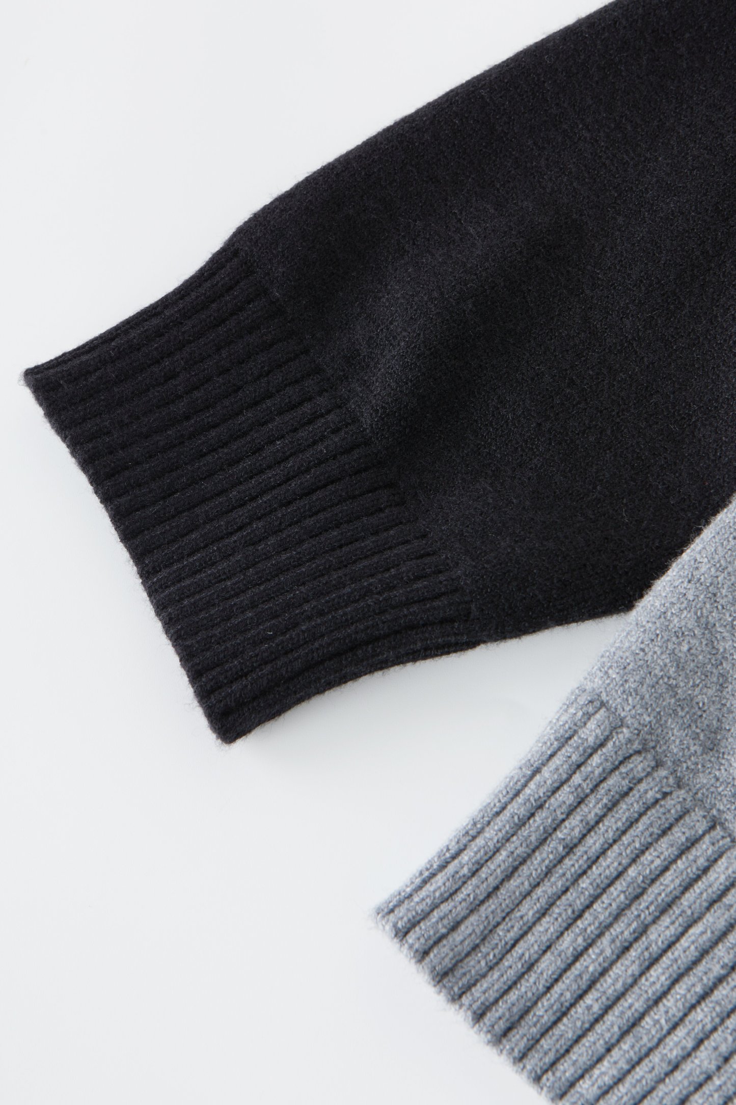 Embroidered towel sweater with contrasting shoulder sleeves DDMY2527