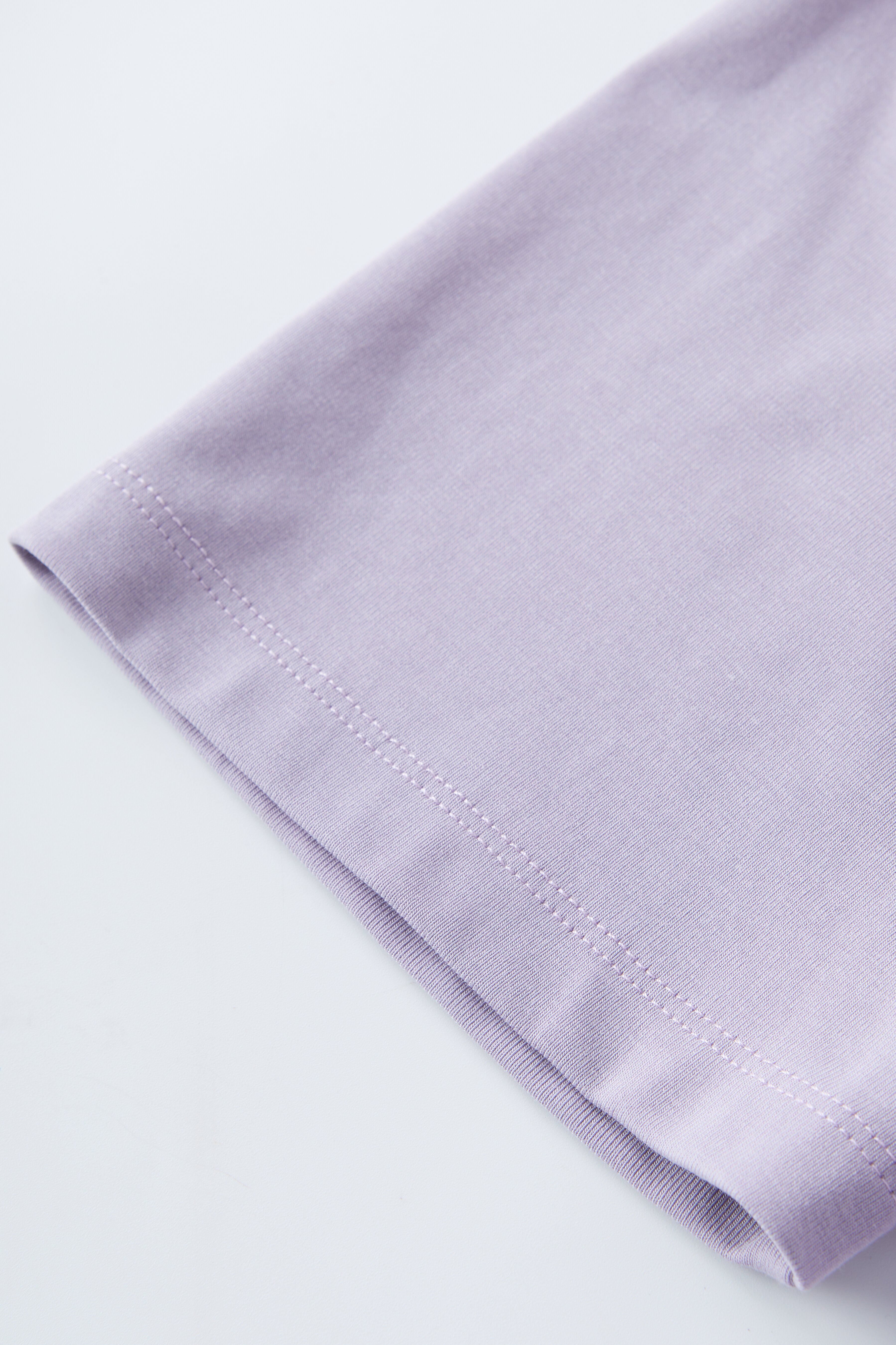 Fake Two-Piece Color-Block Slimming Embroidered Top EXZ2673