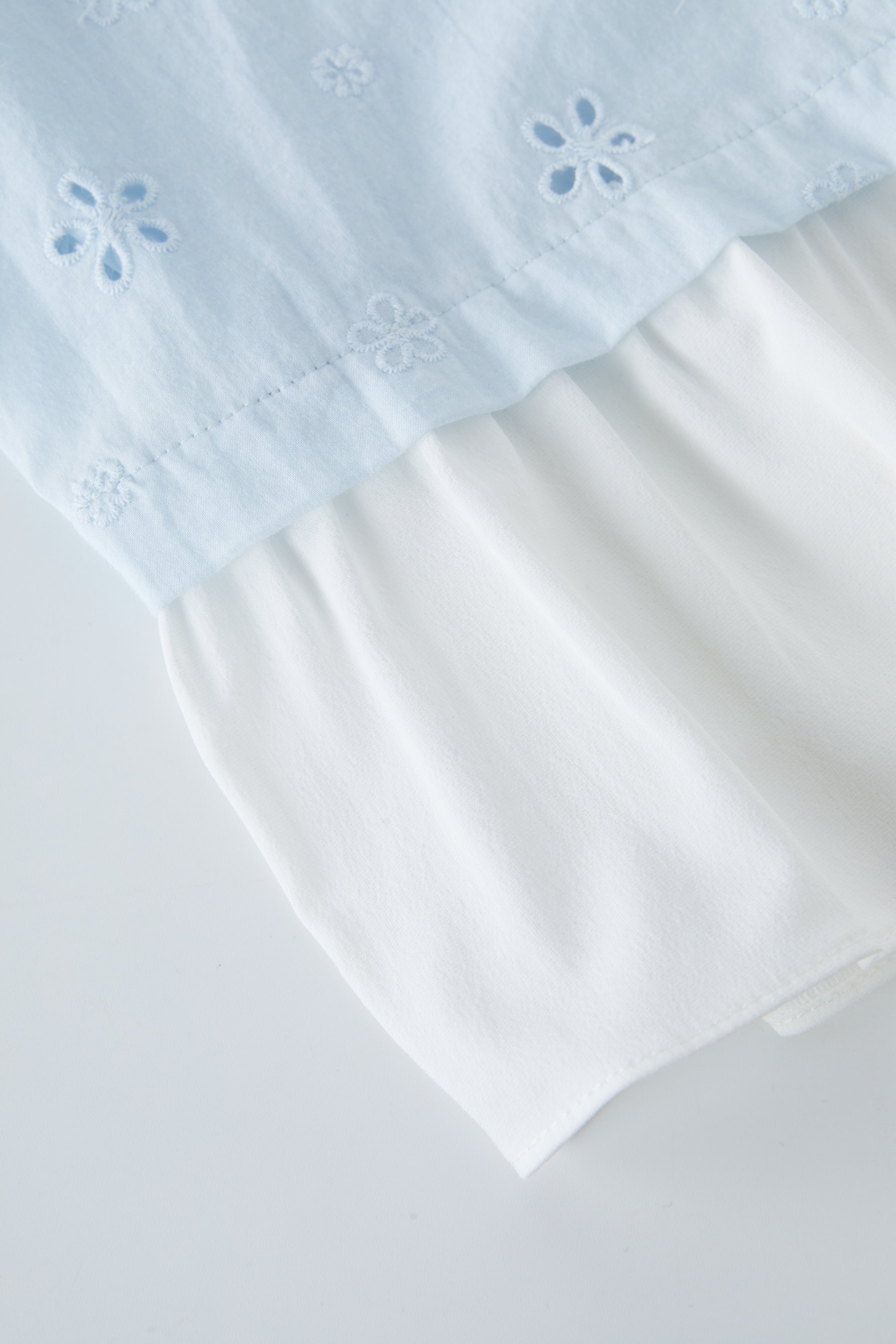 Embroidered Hollow Slimming Top EXA5307