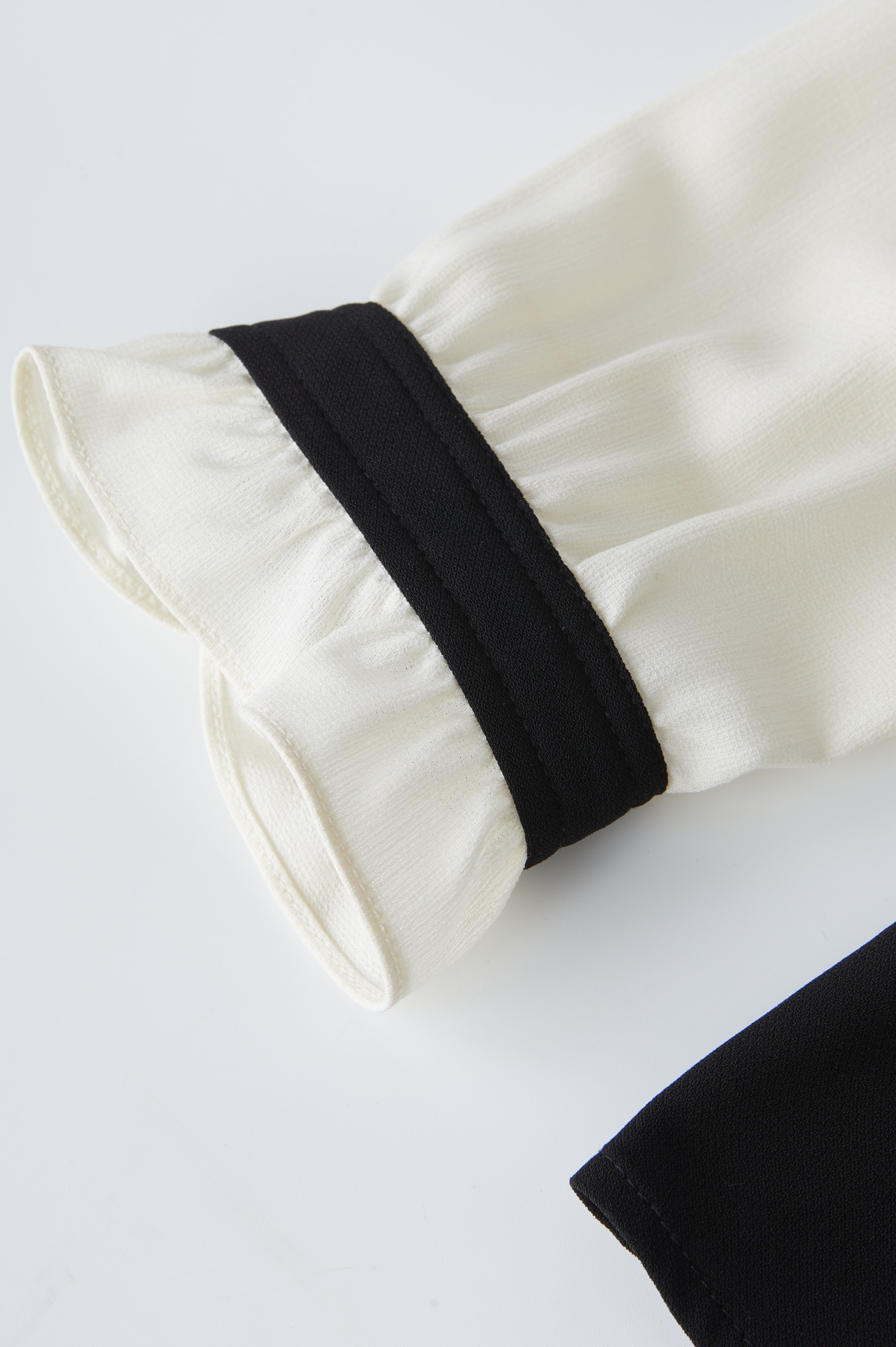 Fake Two-Piece Patchwork Ruffle Blouse ECA2381