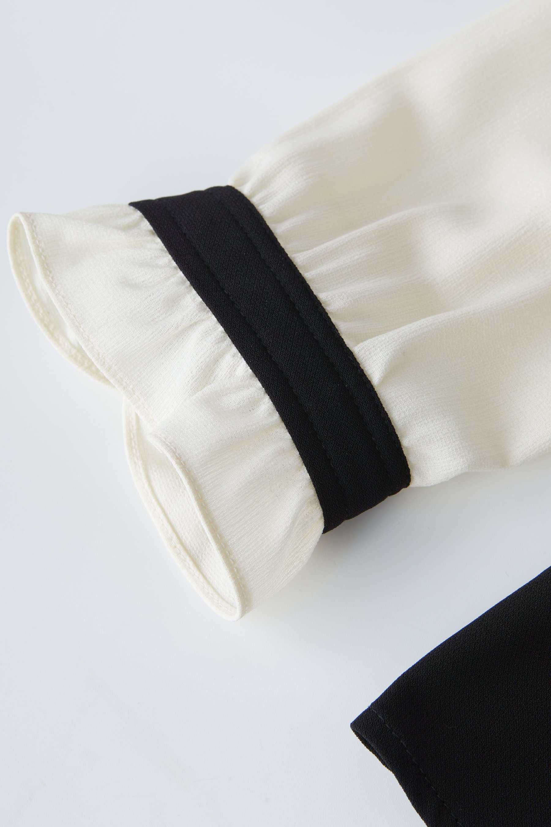 Fake Two-Piece Patchwork Ruffle Blouse ECA2381