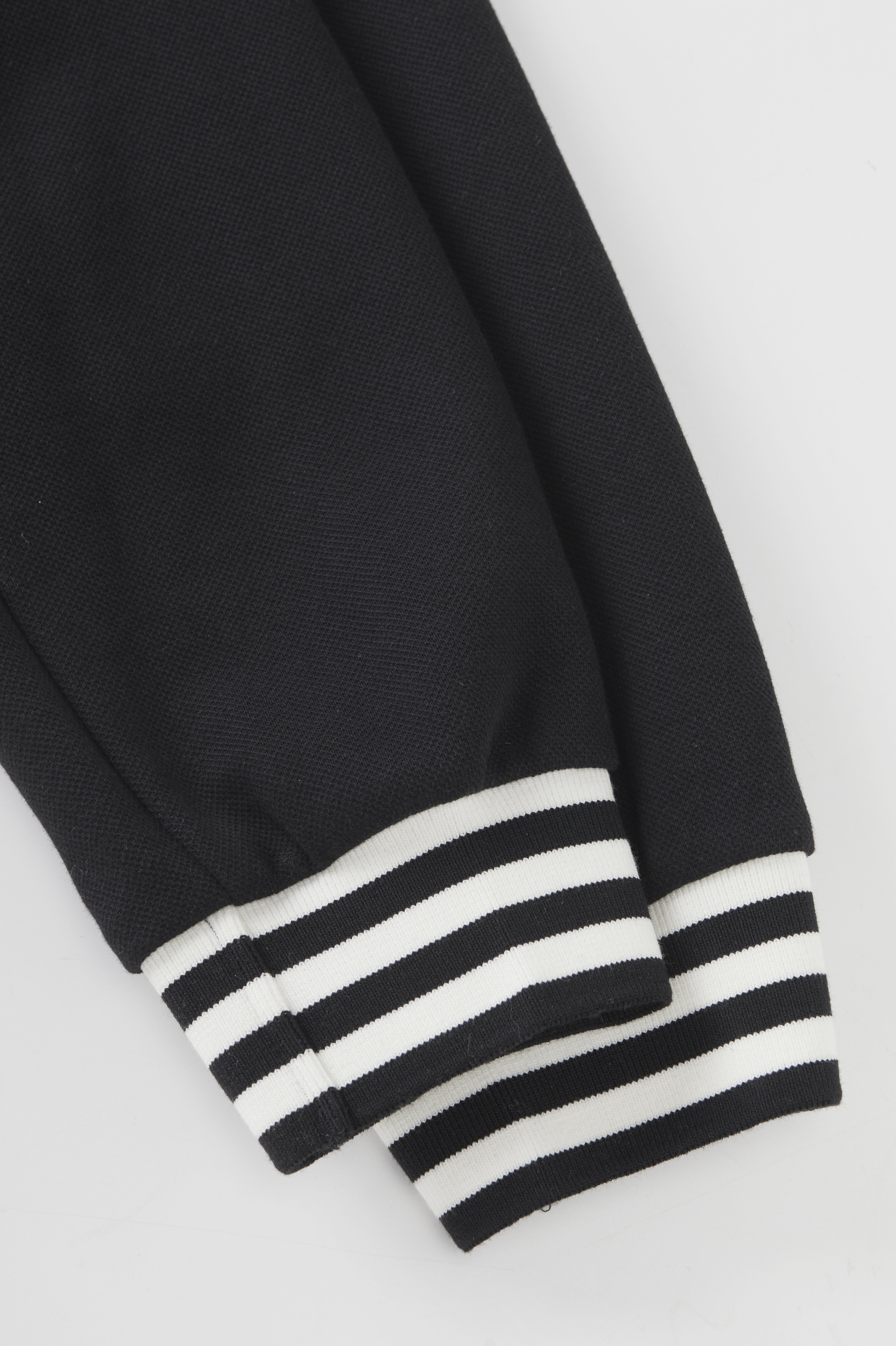 Two-tone round-neck heavy embroidery top FCZ6070