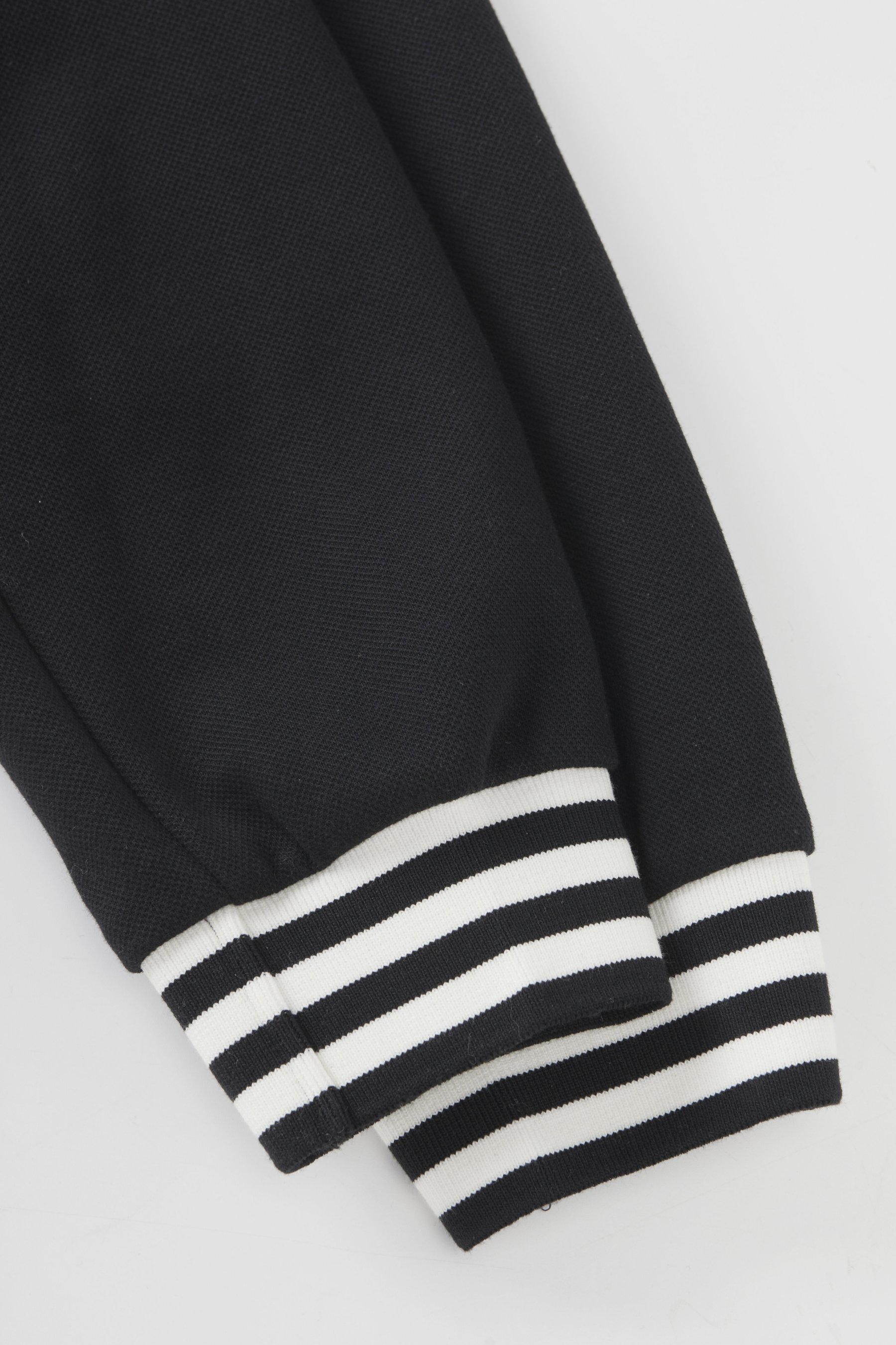 Two-tone round-neck heavy embroidery top FCZ6070