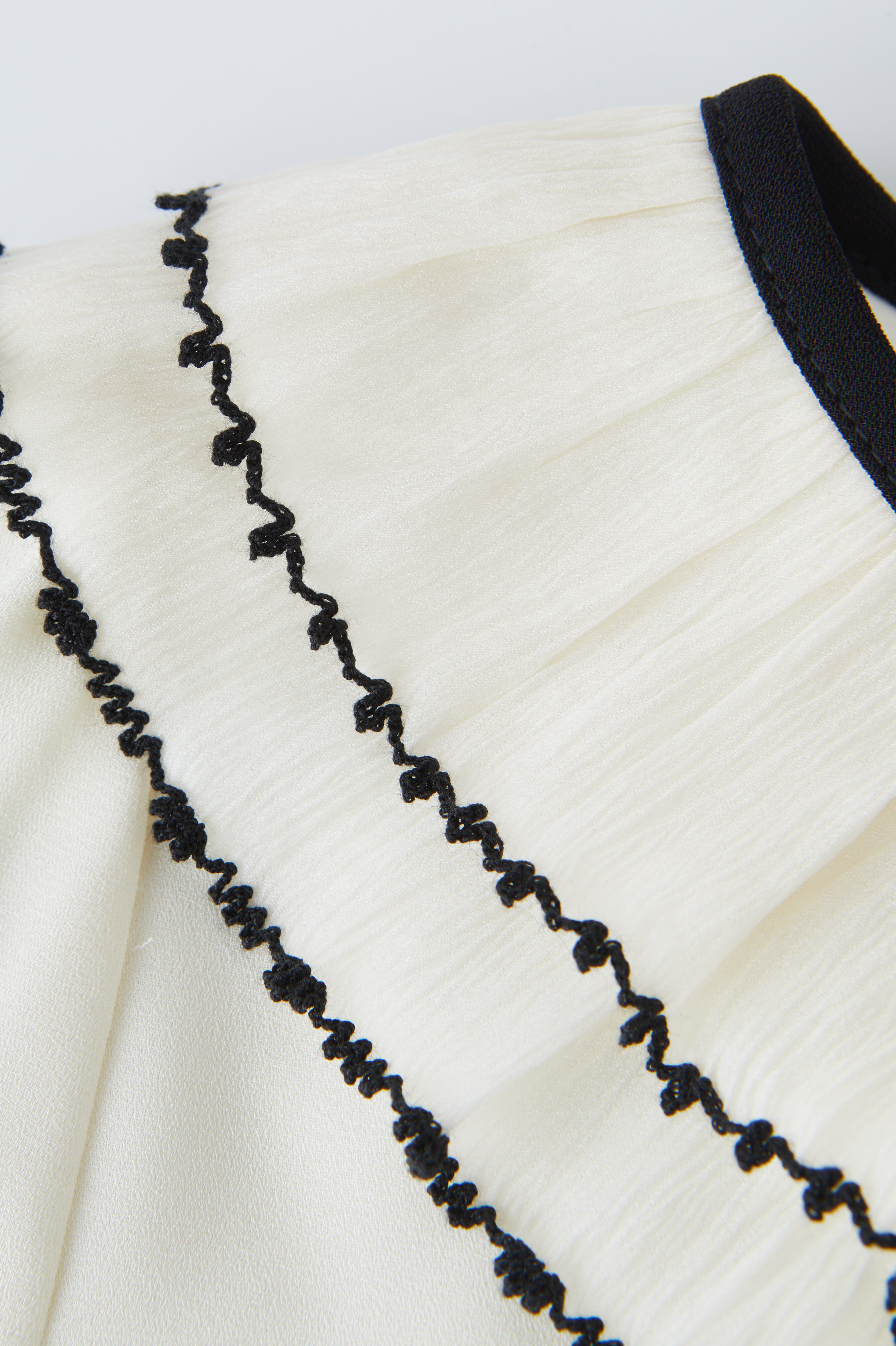 Embroidered Ruffle Collar Blouse DDA2110