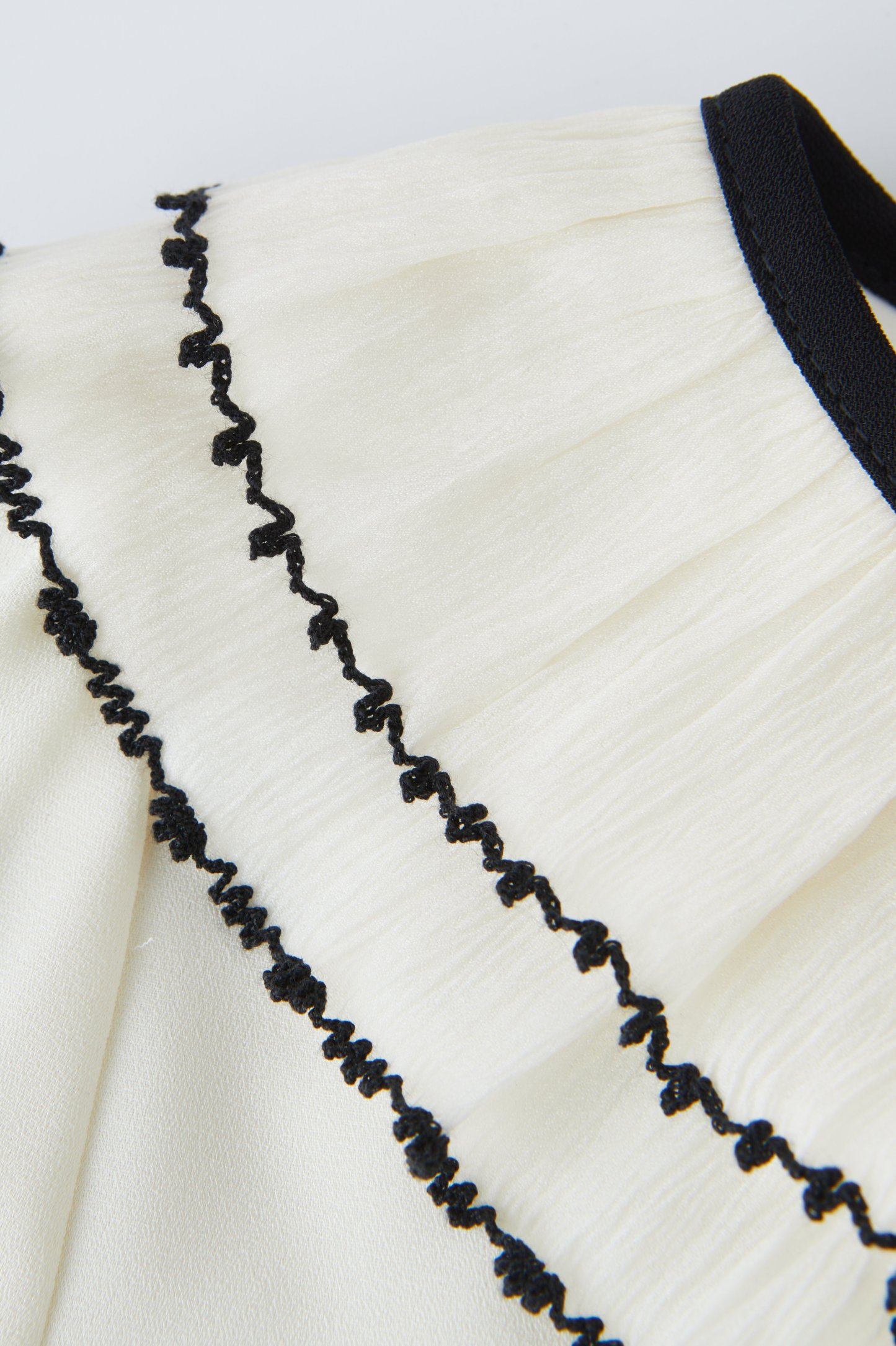 Embroidered Ruffle Collar Blouse DDA2110