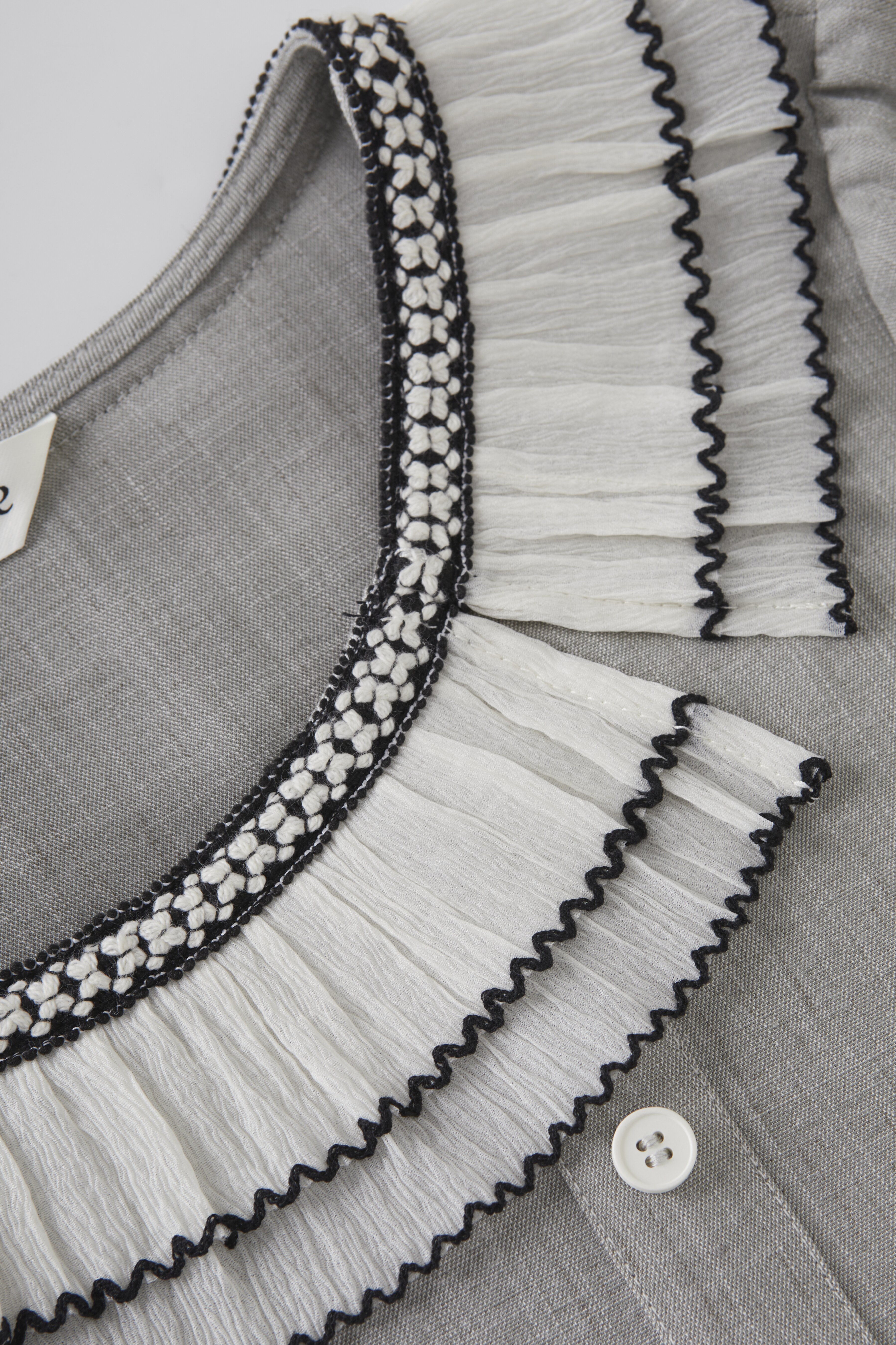 Round neck irregular bubble sleeve shirt FXA8020