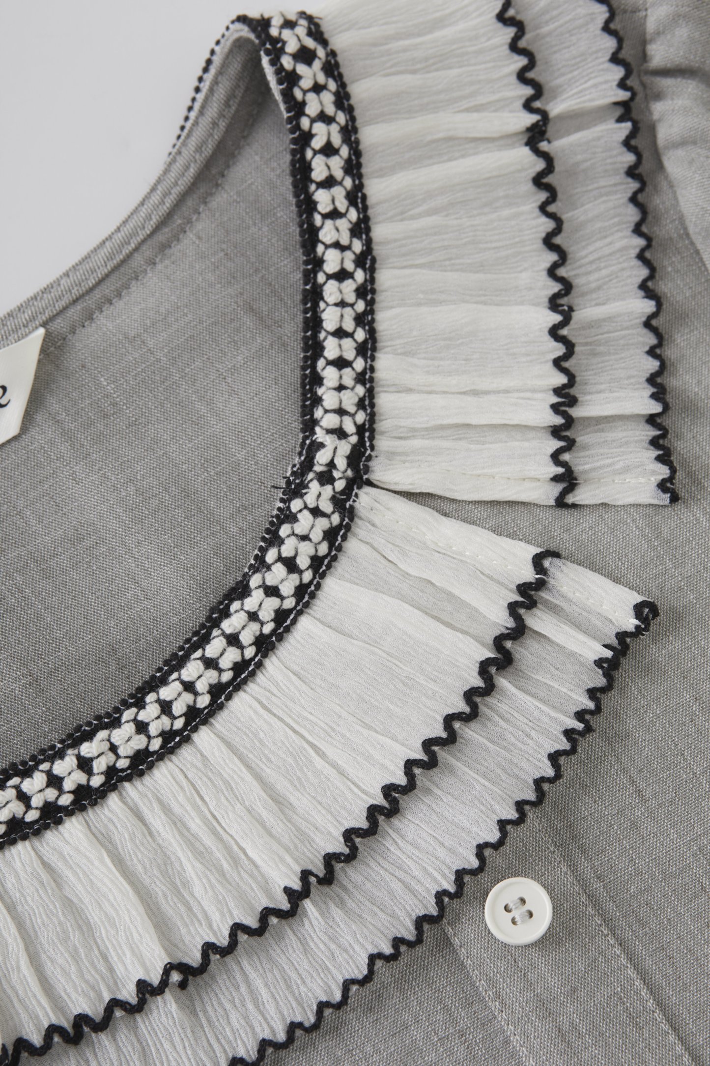 Round neck irregular bubble sleeve shirt FXA8020