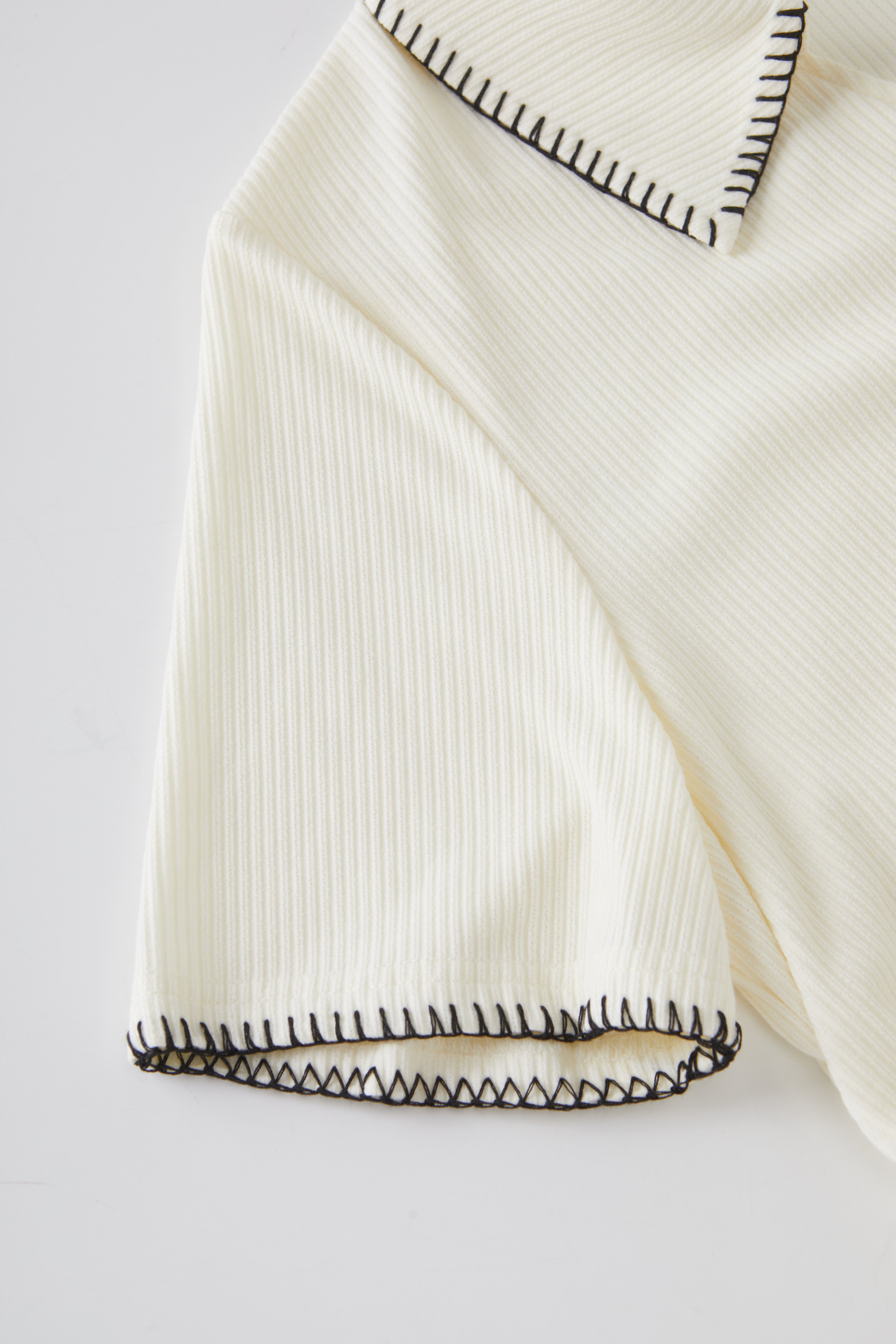 Texture inspired lapel contrasting polo shirt FXZ8052