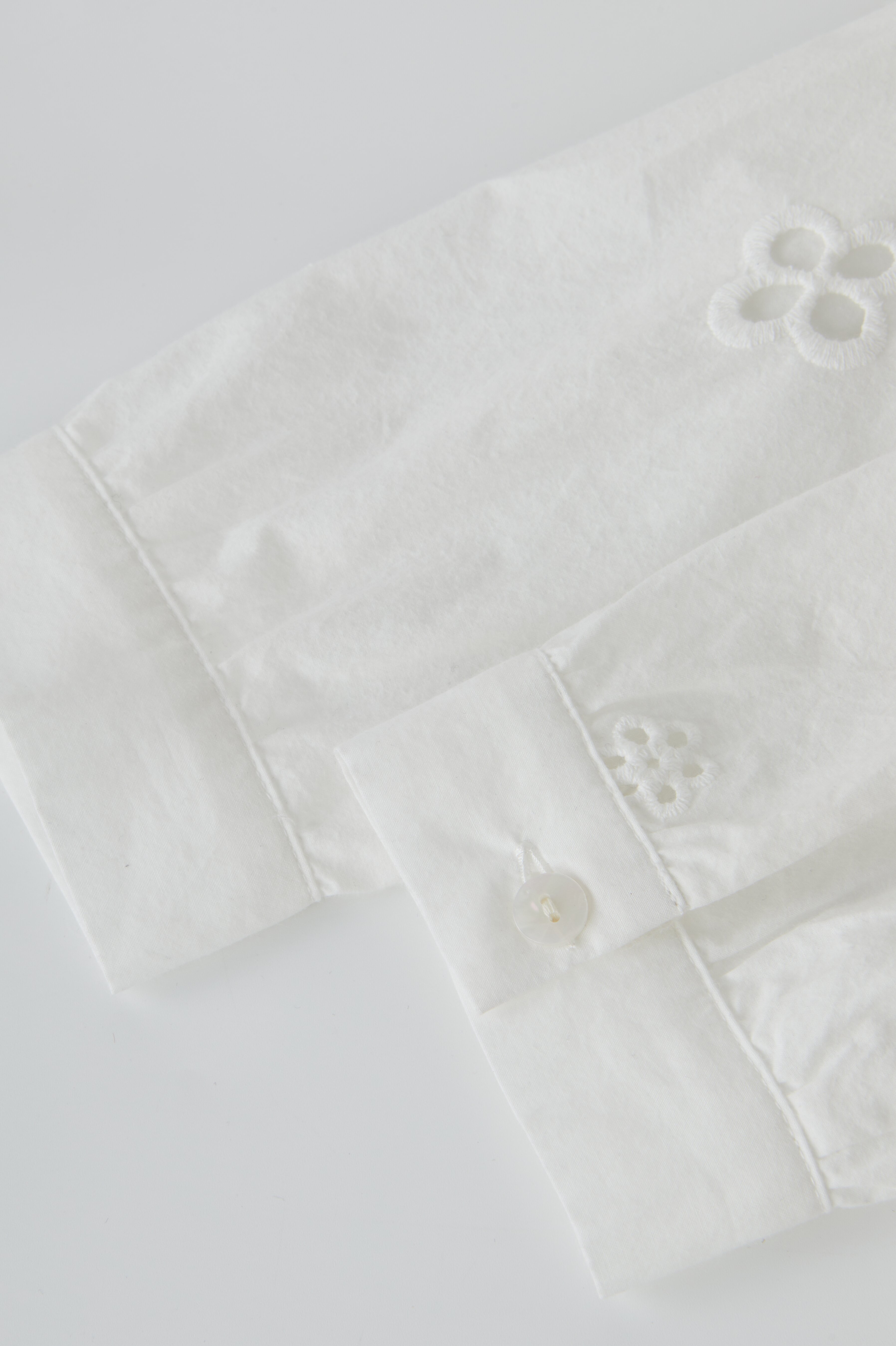 Curved Hem Elegant Embroidered Shirt ECA2577