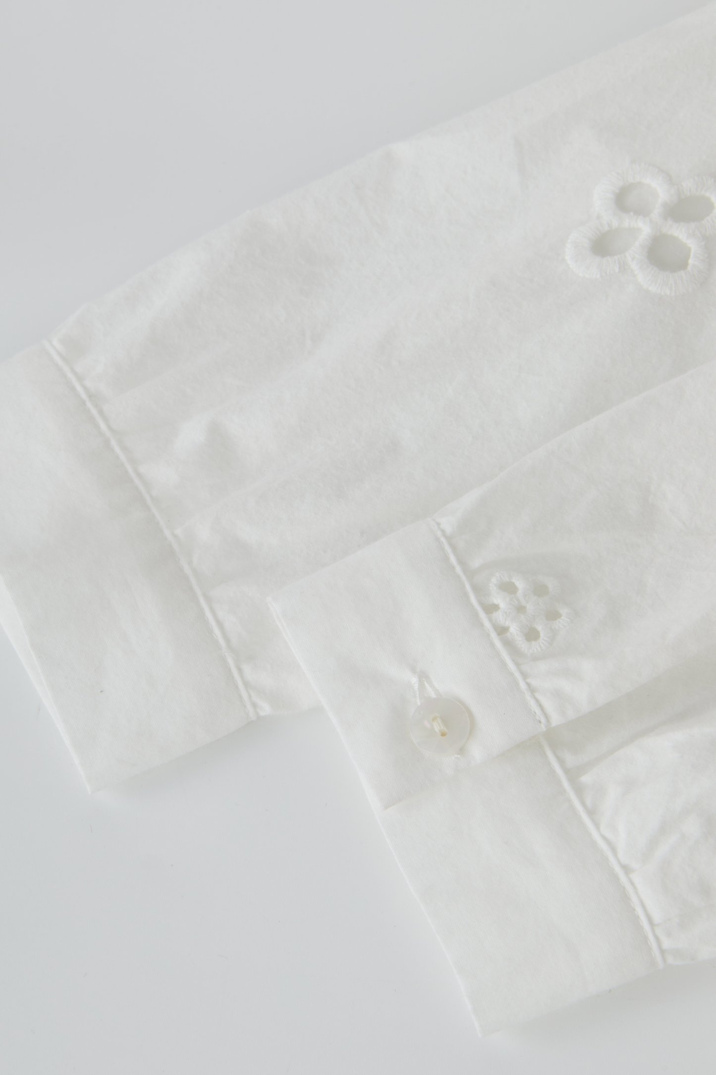 Curved Hem Elegant Embroidered Shirt ECA2577