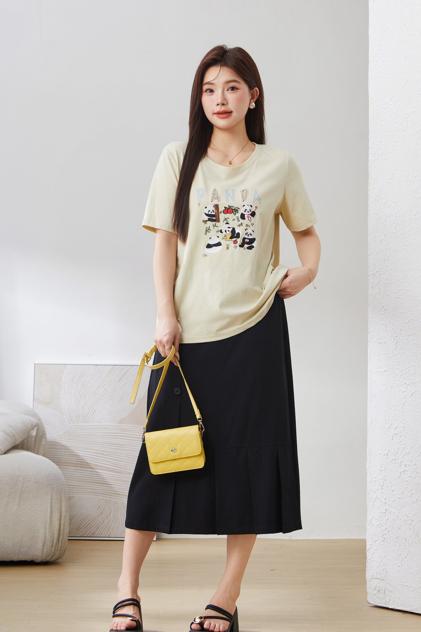 Beaded Embroidered Bear Knit T-Shirt EXZ2993