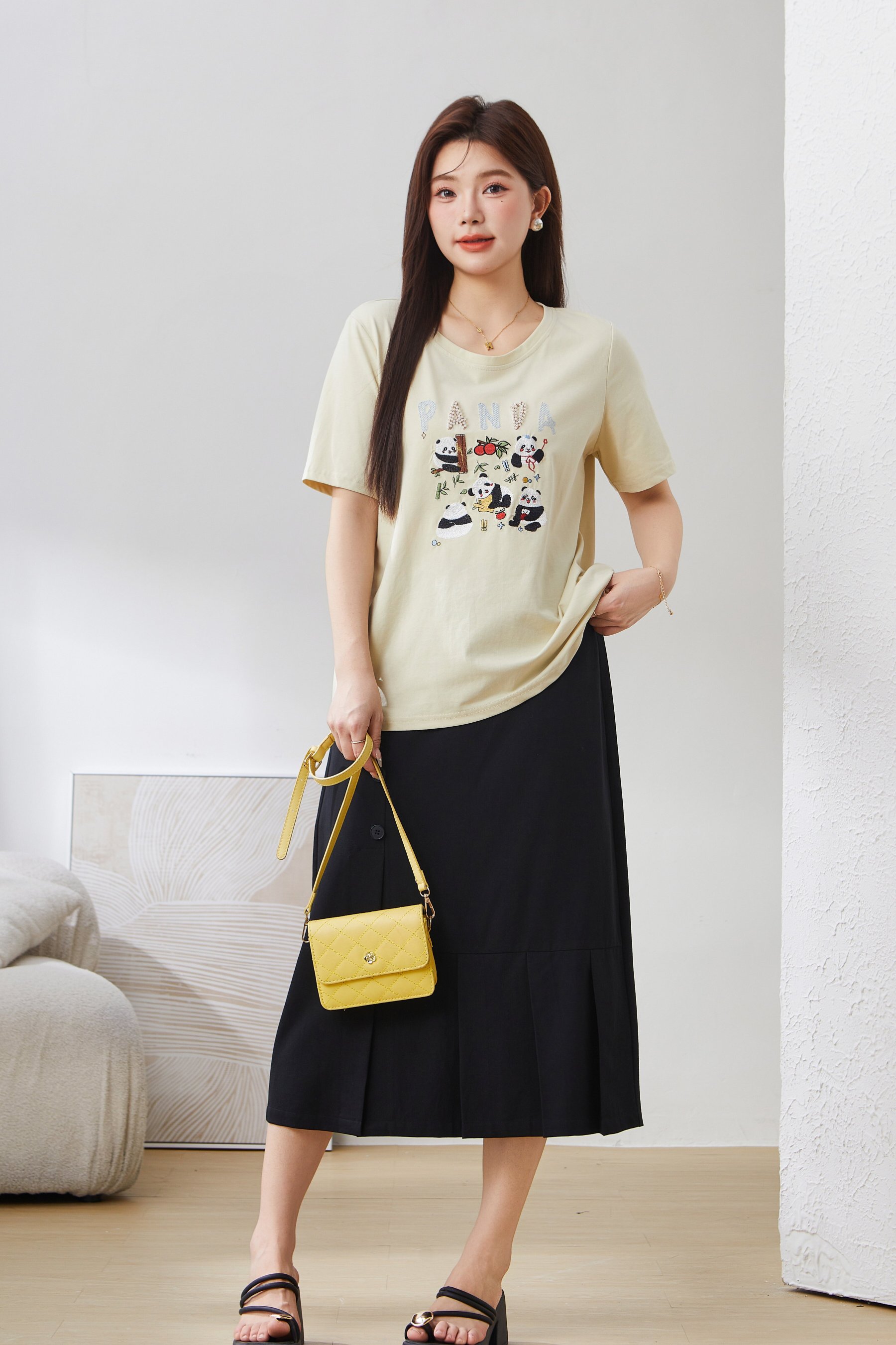 Beaded Embroidered Bear Knit T-Shirt EXZ2993