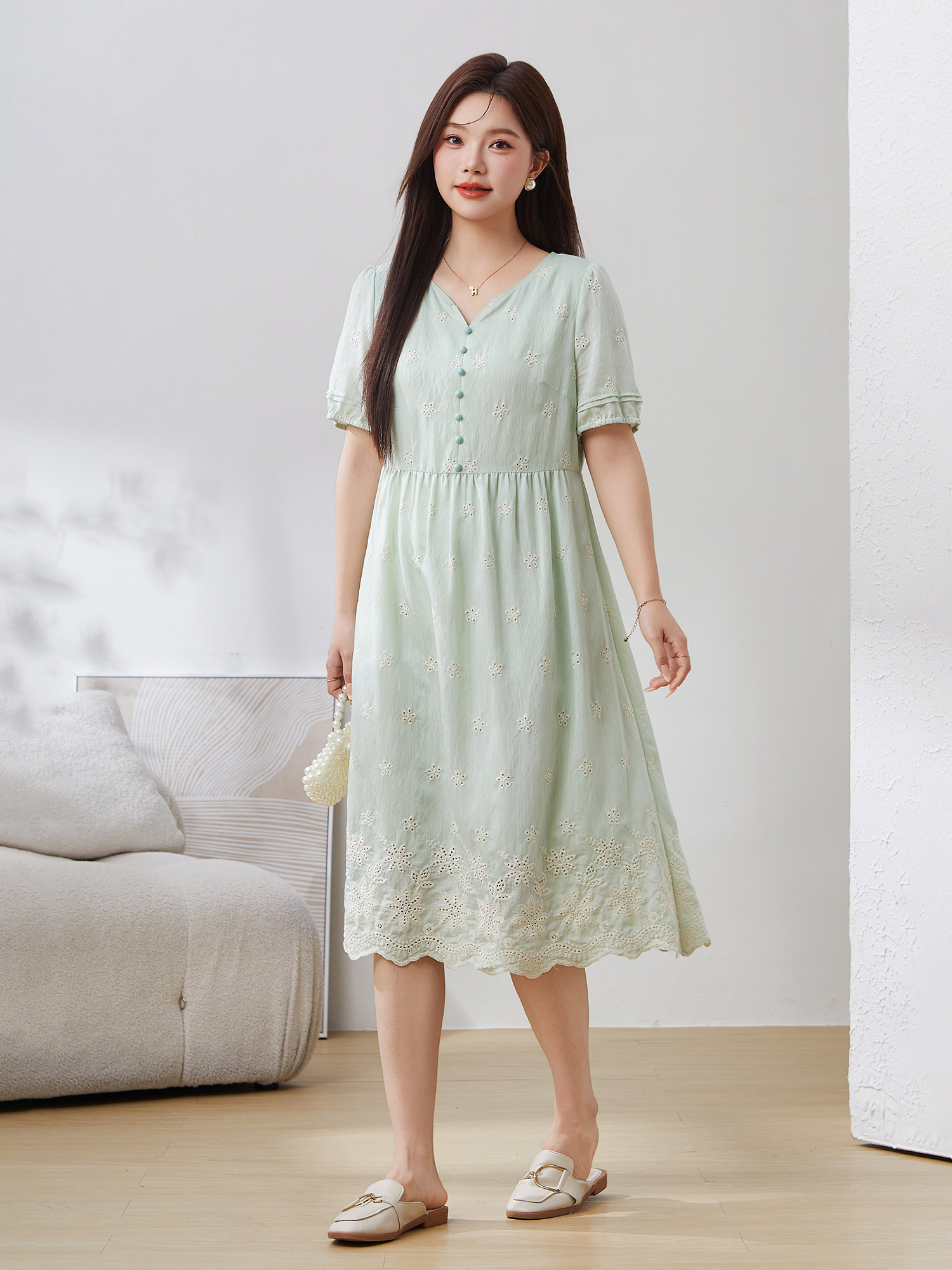 Embroidered Small V-neck Elegant Dress EXQ5086