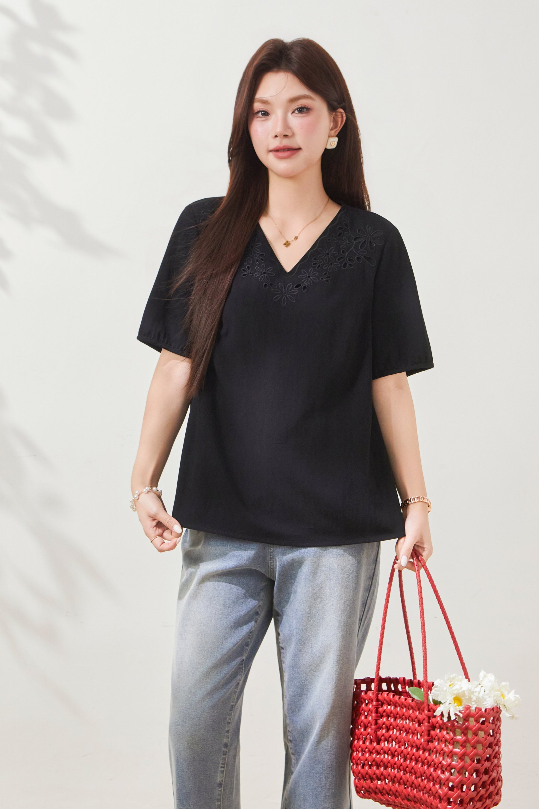 V-neck hollow embroidered top FXA8005