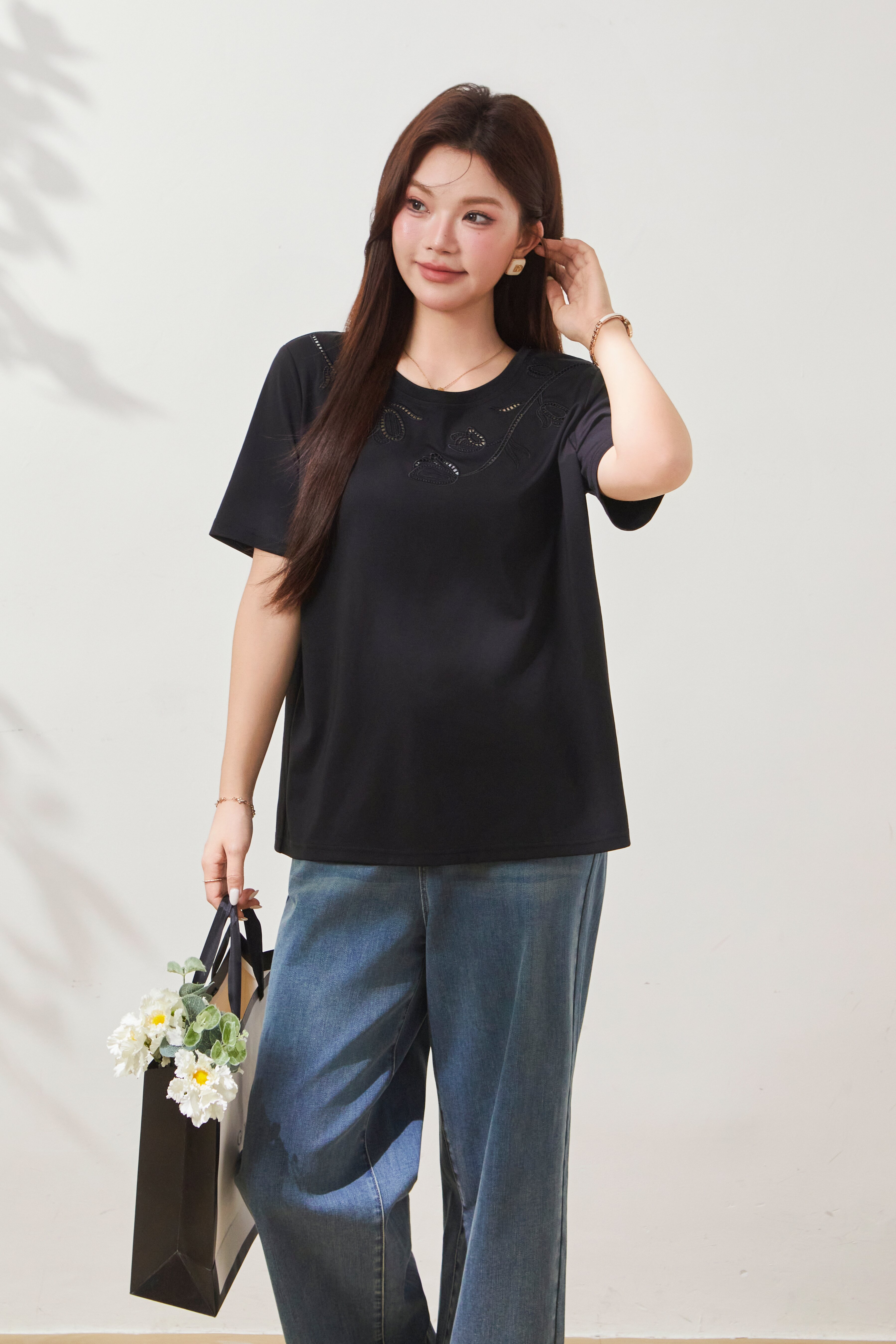 Hollow-out Embroidery Fashion Knit T-shirt FXZ7085