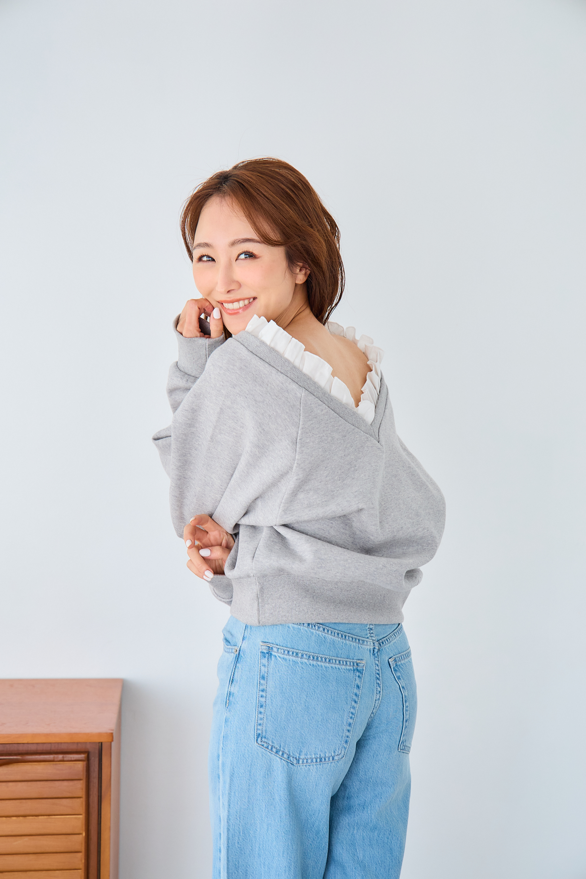 【saya×Myuコラボ】 Vネックフリルスウェットトップス(myu1203)