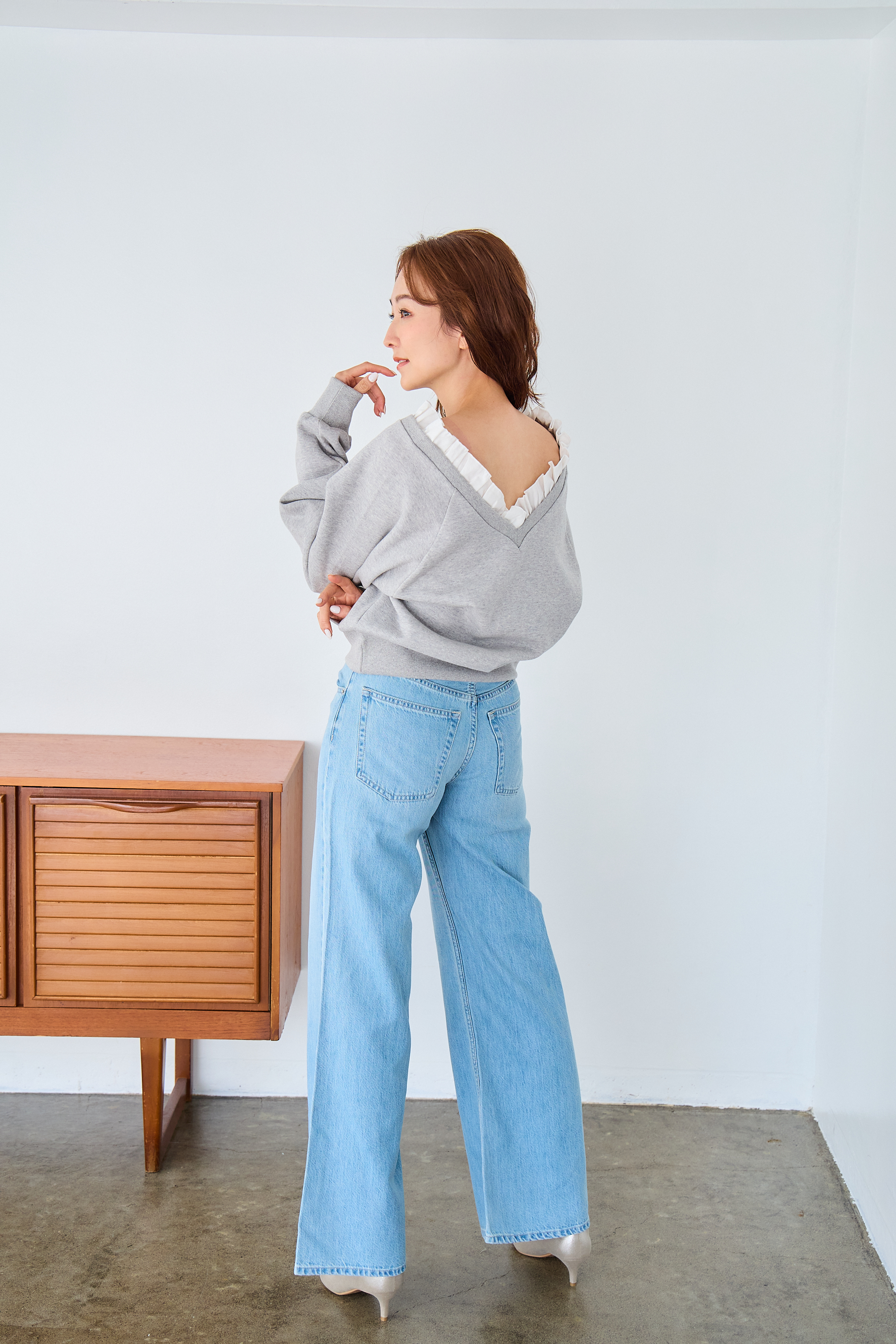 【saya×Myuコラボ】 Vネックフリルスウェットトップス(myu1203)