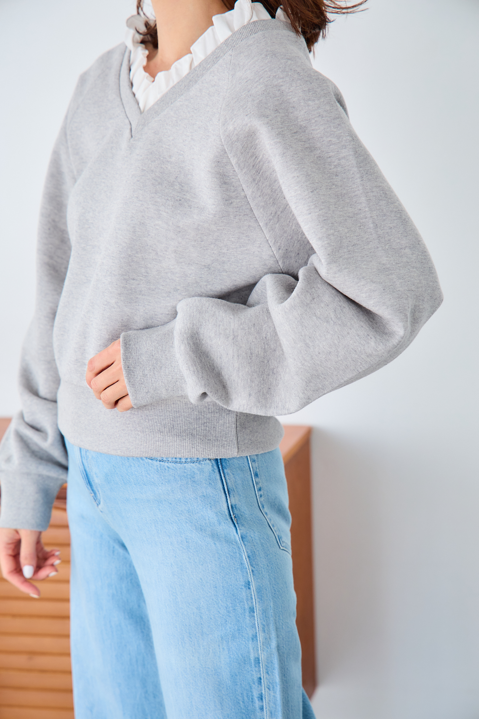 【saya×Myuコラボ】 Vネックフリルスウェットトップス(myu1203)