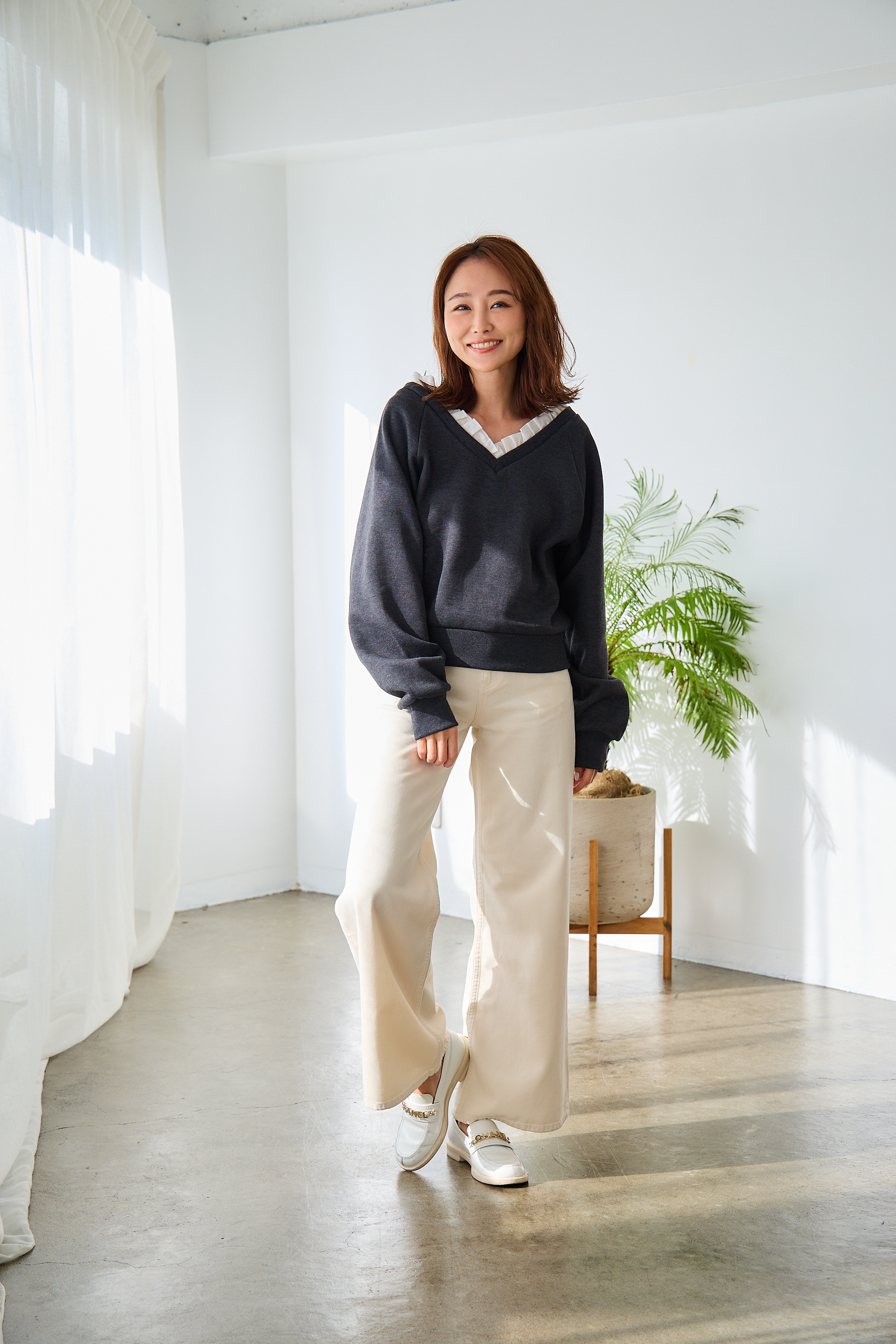 【saya×Myuコラボ】 Vネックフリルスウェットトップス(myu1203)