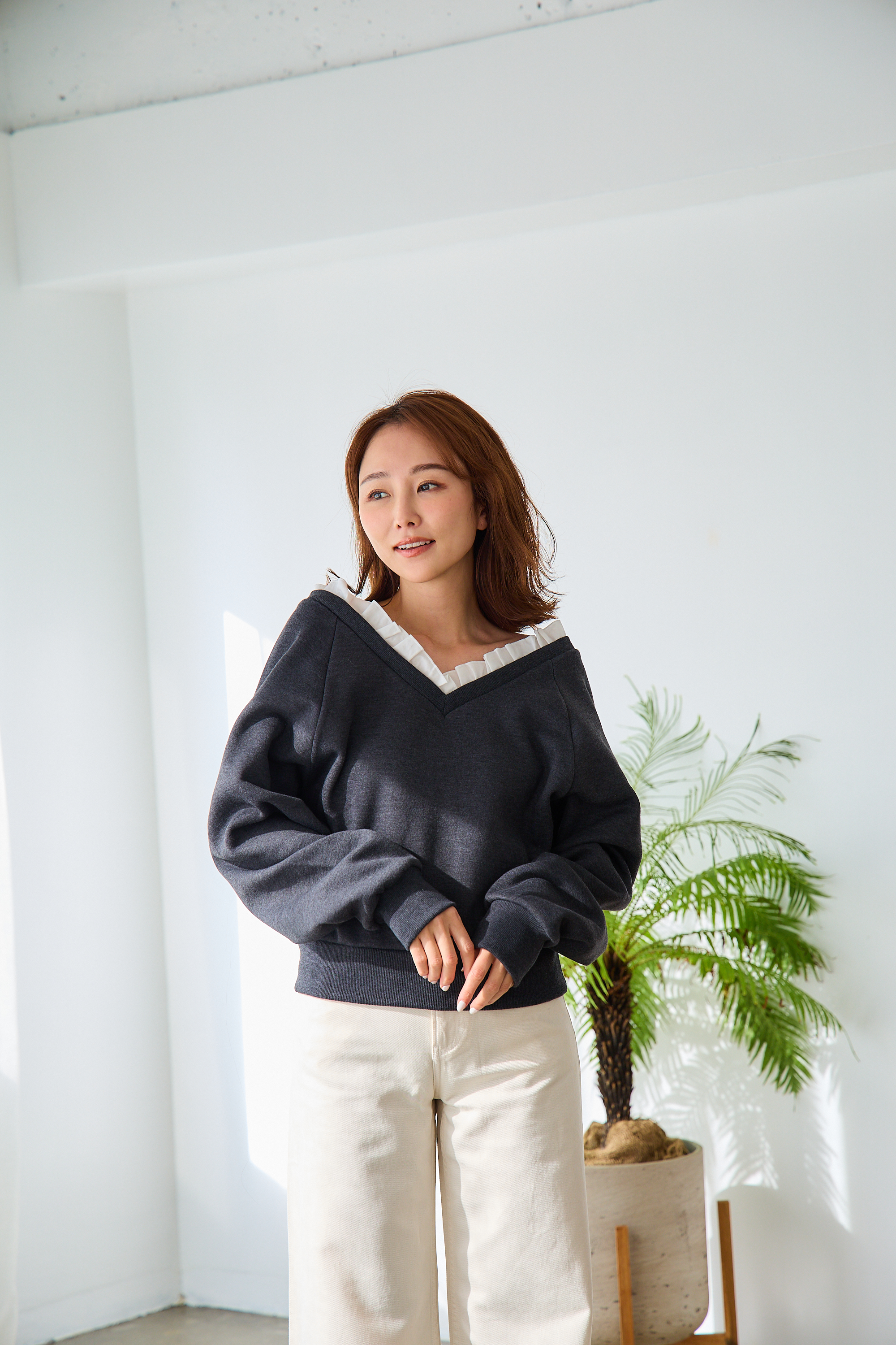 【saya×Myuコラボ】 Vネックフリルスウェットトップス(myu1203)