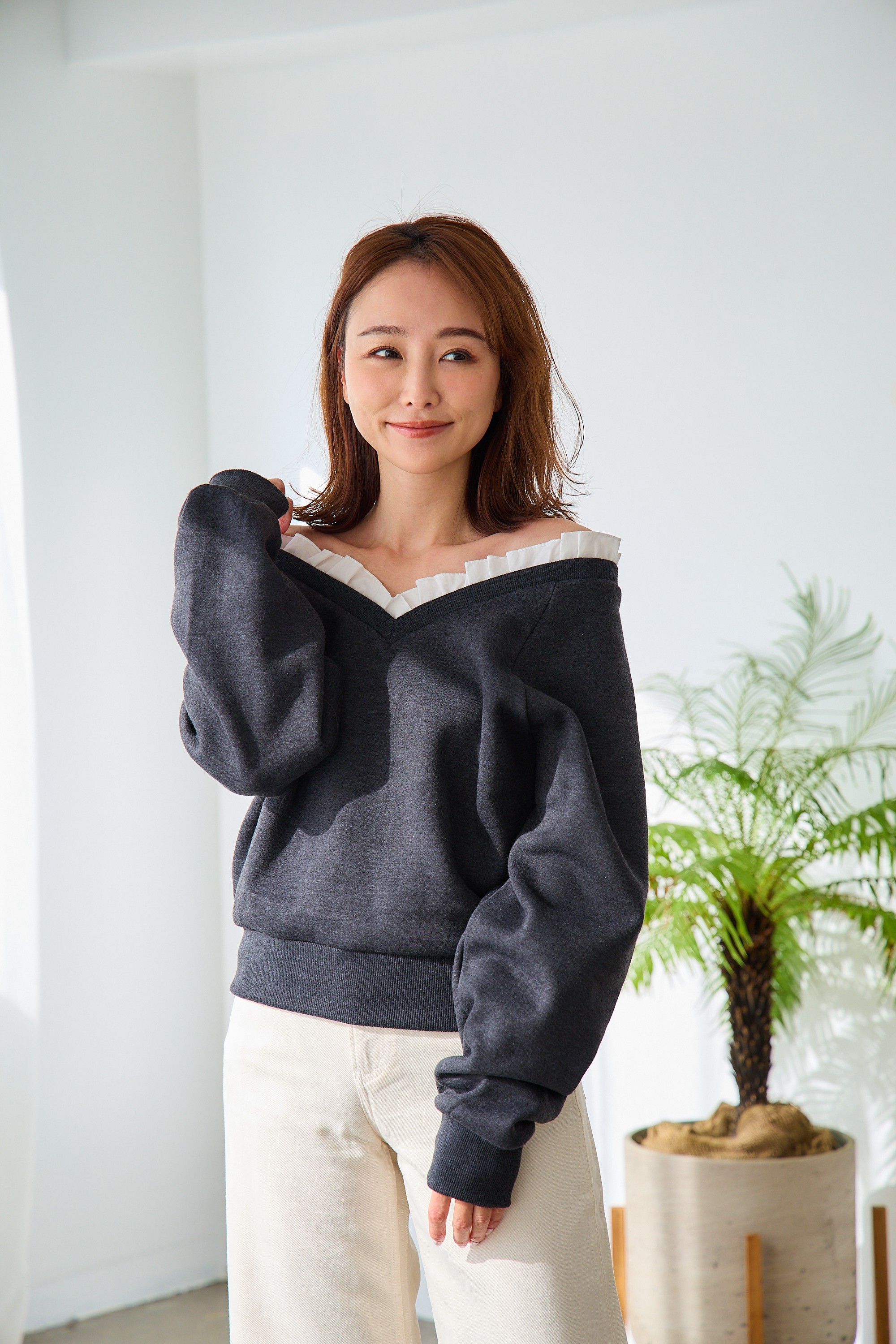 【saya×Myuコラボ】 Vネックフリルスウェットトップス(myu1203)