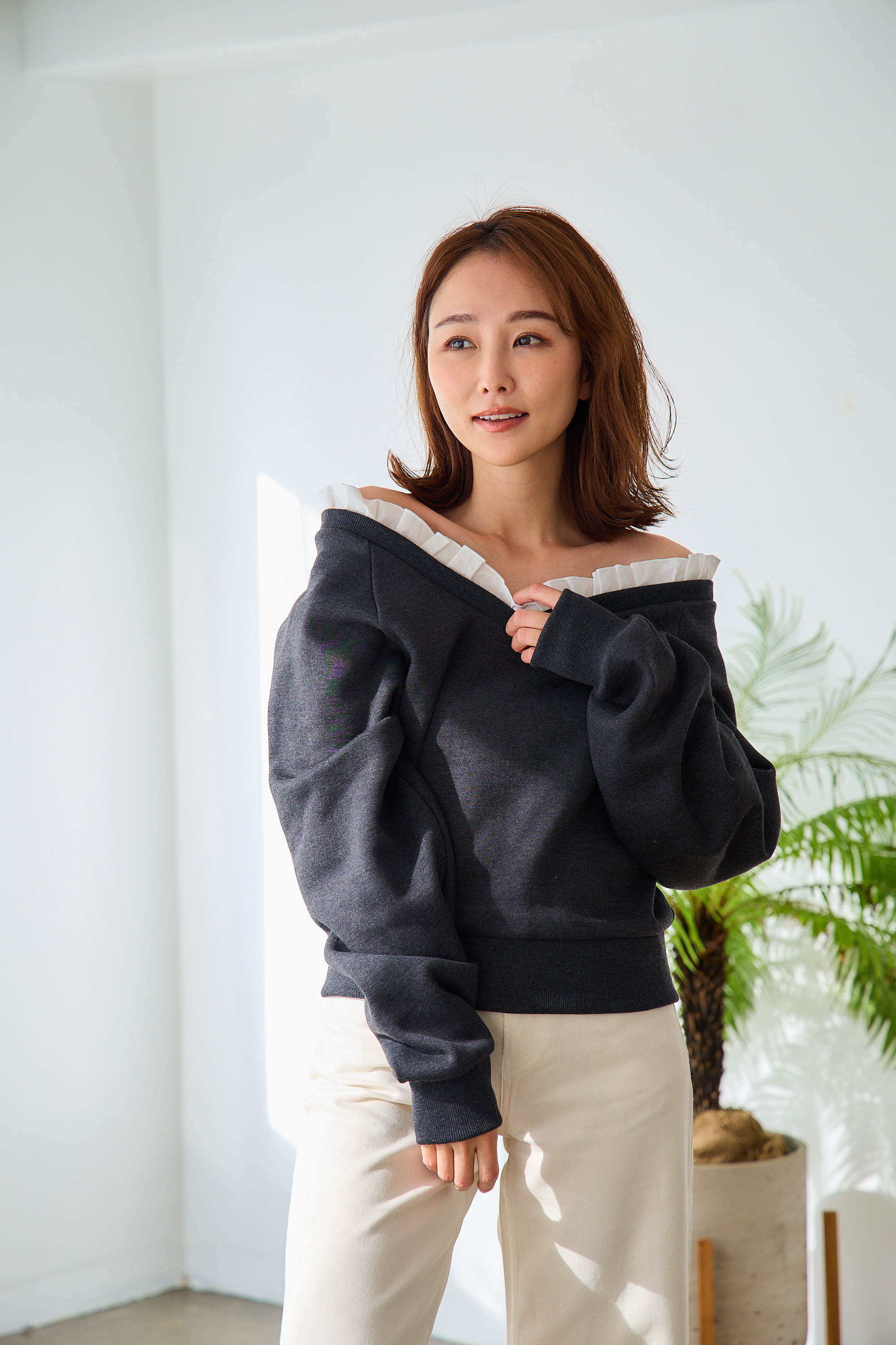 【saya×Myuコラボ】 Vネックフリルスウェットトップス(myu1203)