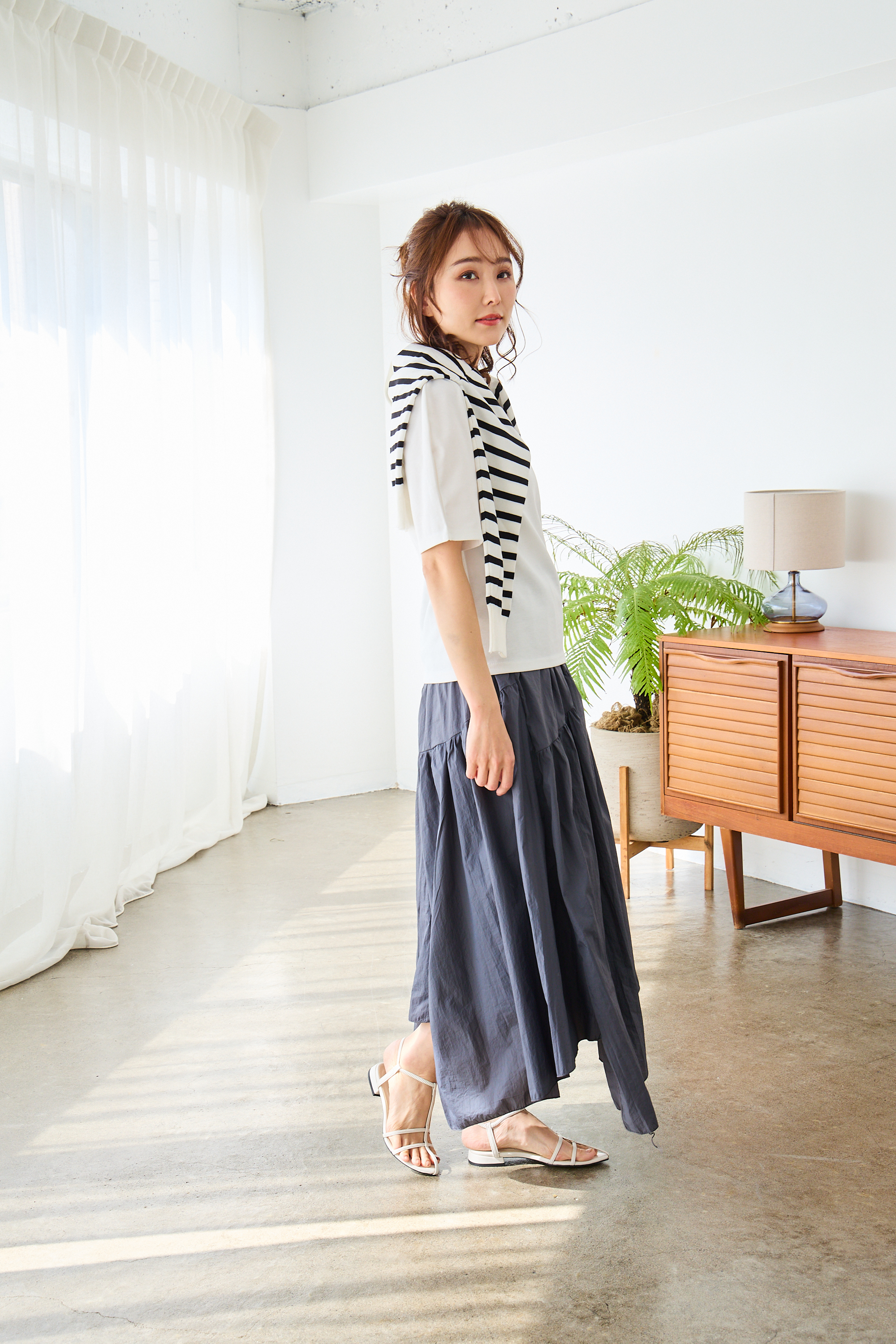 【ナイロン　アシンメトリーヘムスカート（sd）】