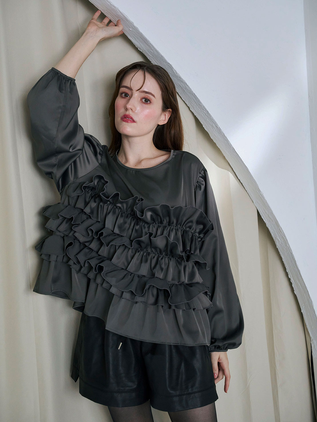 Flowerブーケサテンルーズブラウス(ma20-2509)