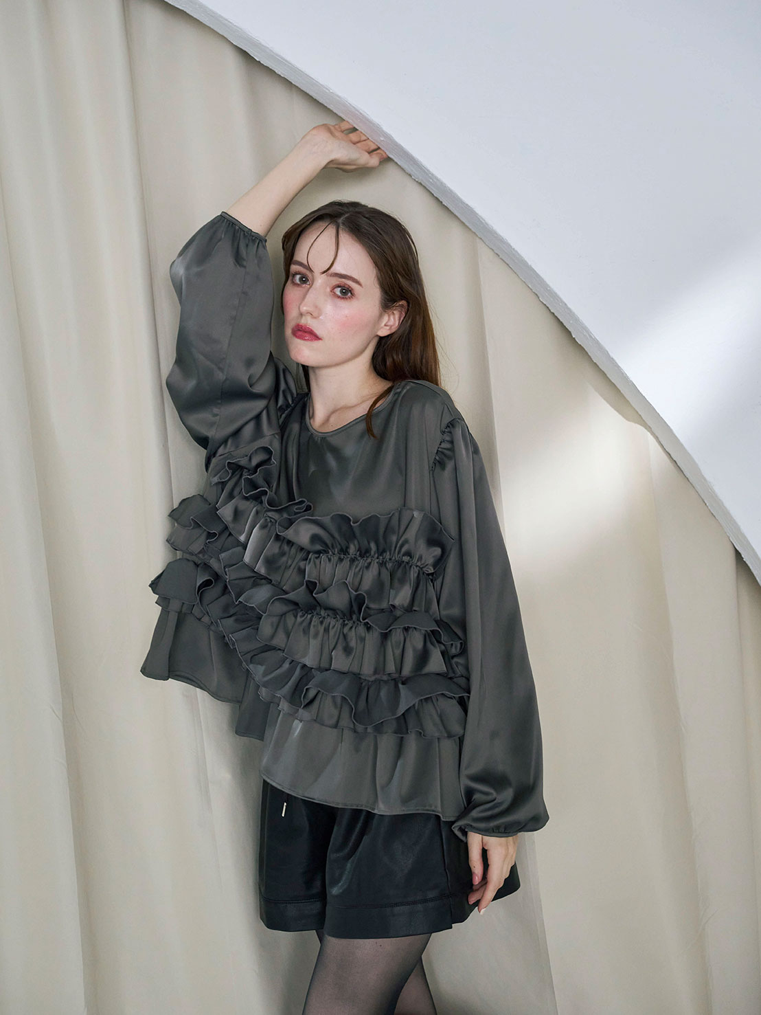 Flowerブーケサテンルーズブラウス(ma20-2509)