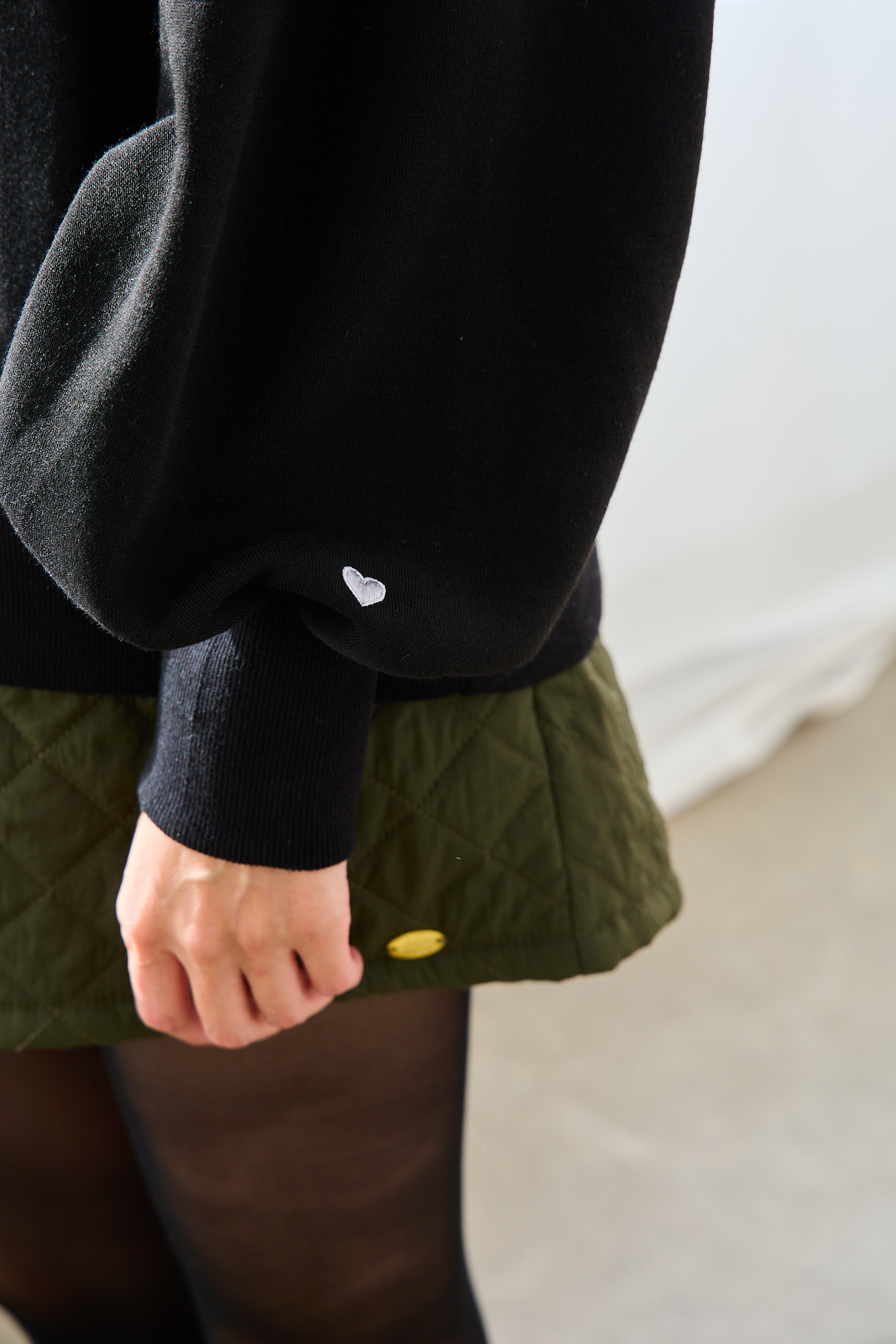 【裏起毛　刺繍入りぽわん袖プルオーバー(kbm580)】メール便OK