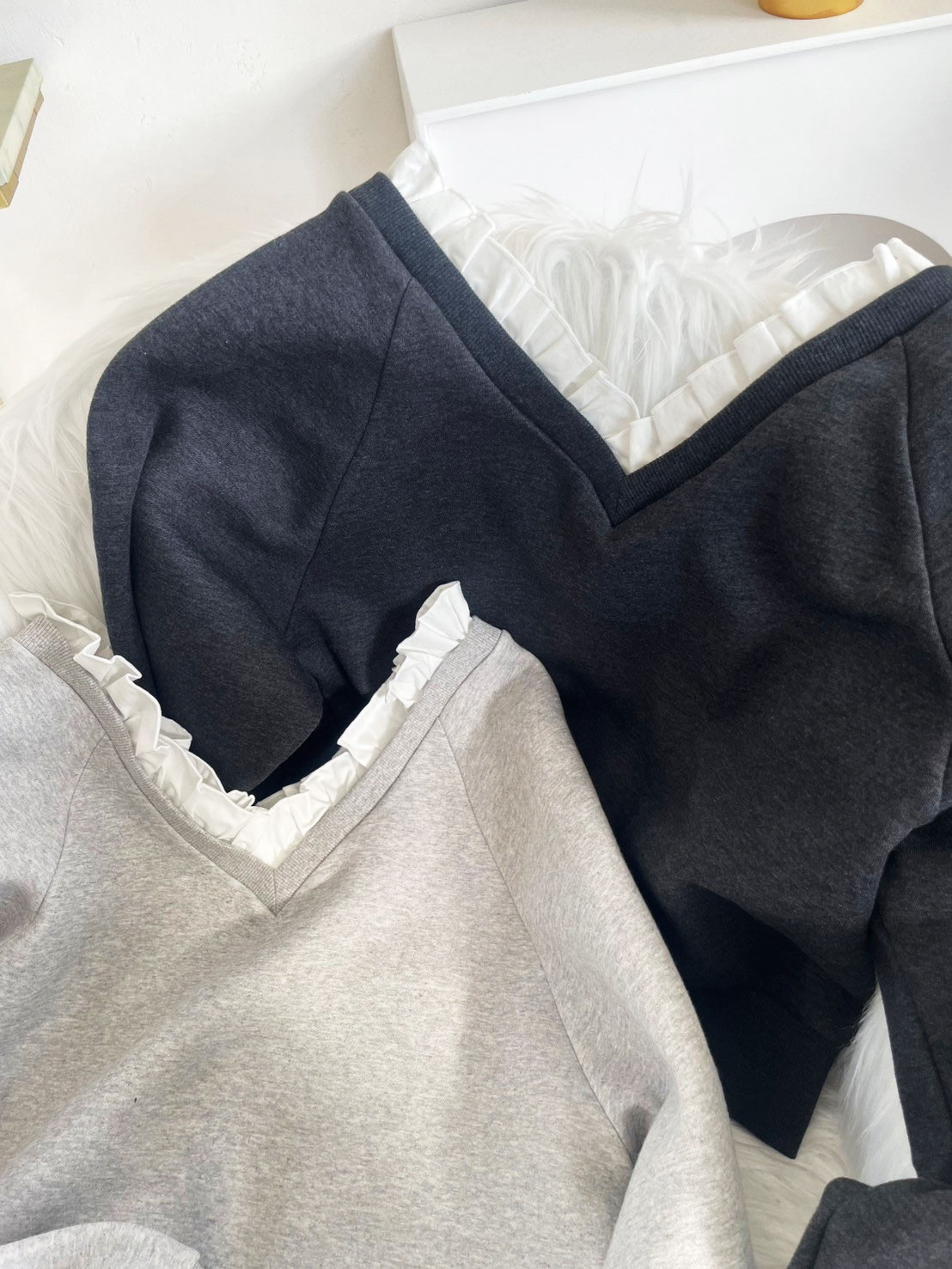 【Vネックフリルスウェットトップス(myu1203)】