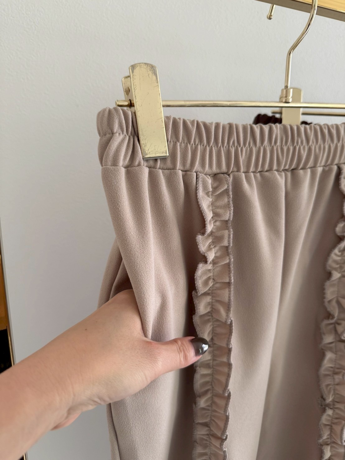 ★MAYUちゃんLIVE限定SALE★ストレッチセンターフリル体型カバーパンツ(aj020(6820))