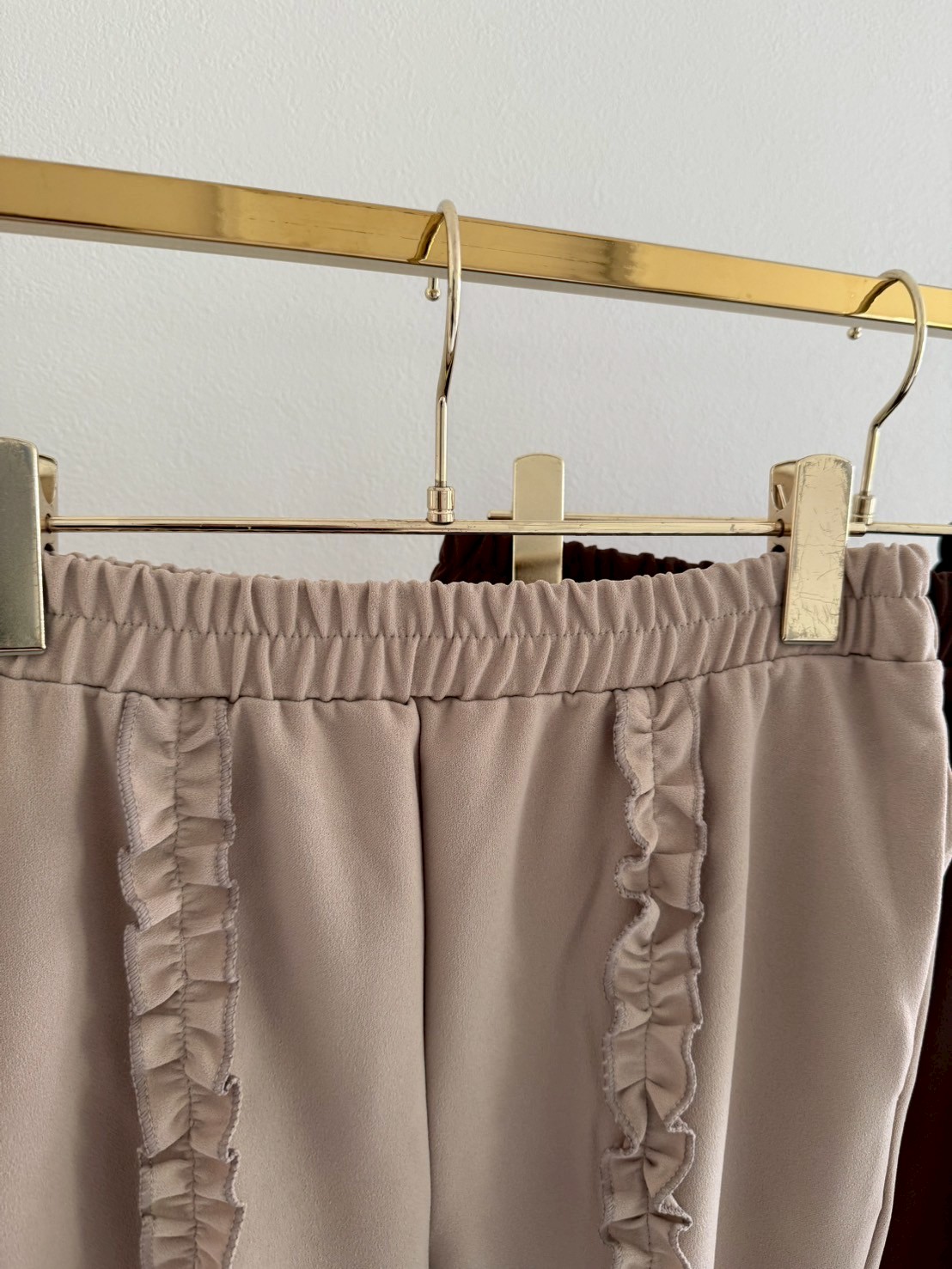 ★MAYUちゃんLIVE限定SALE★ストレッチセンターフリル体型カバーパンツ(aj020(6820))