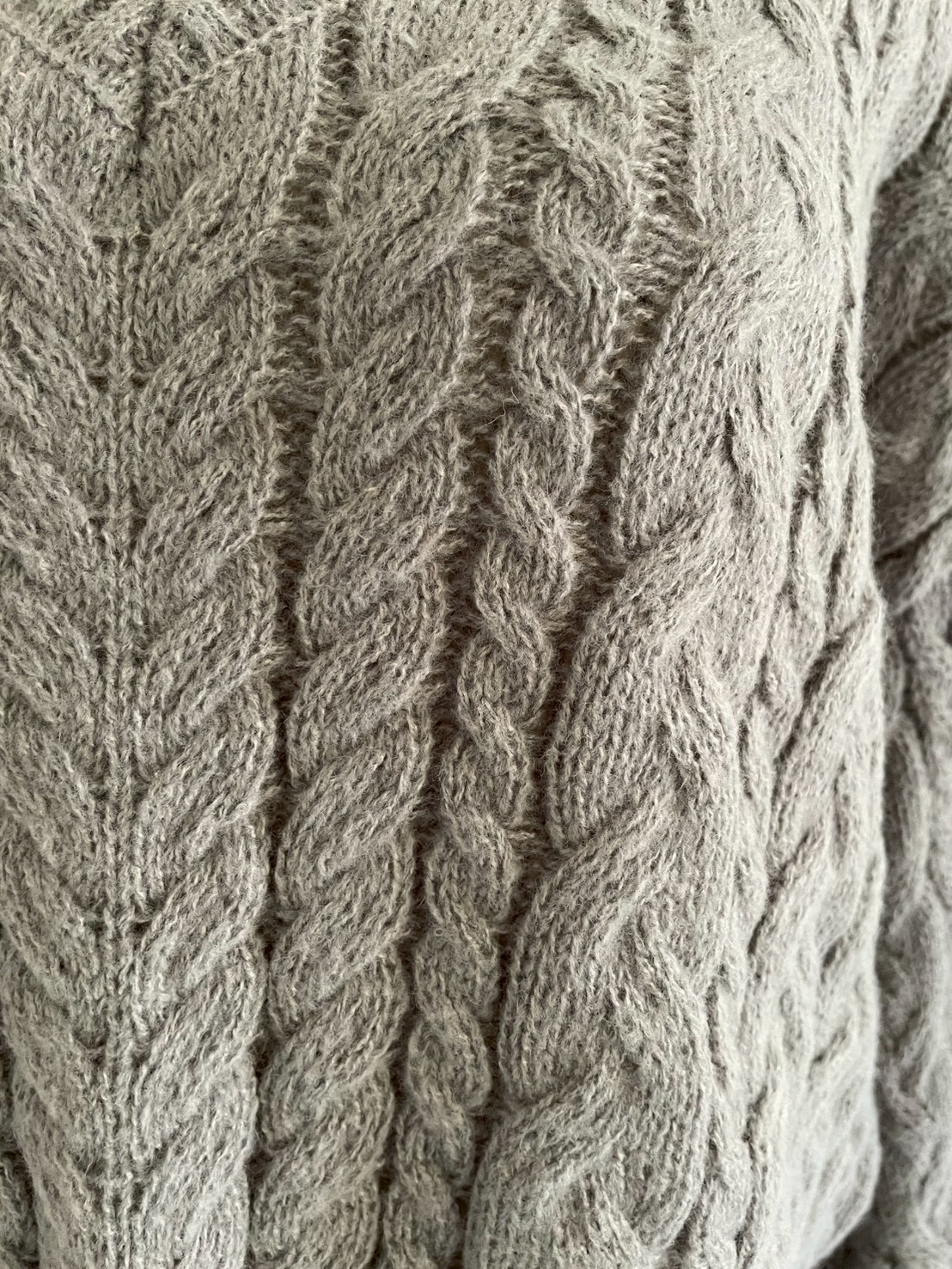 ケーブル編みVネックオーバーニット(SZ11-15)