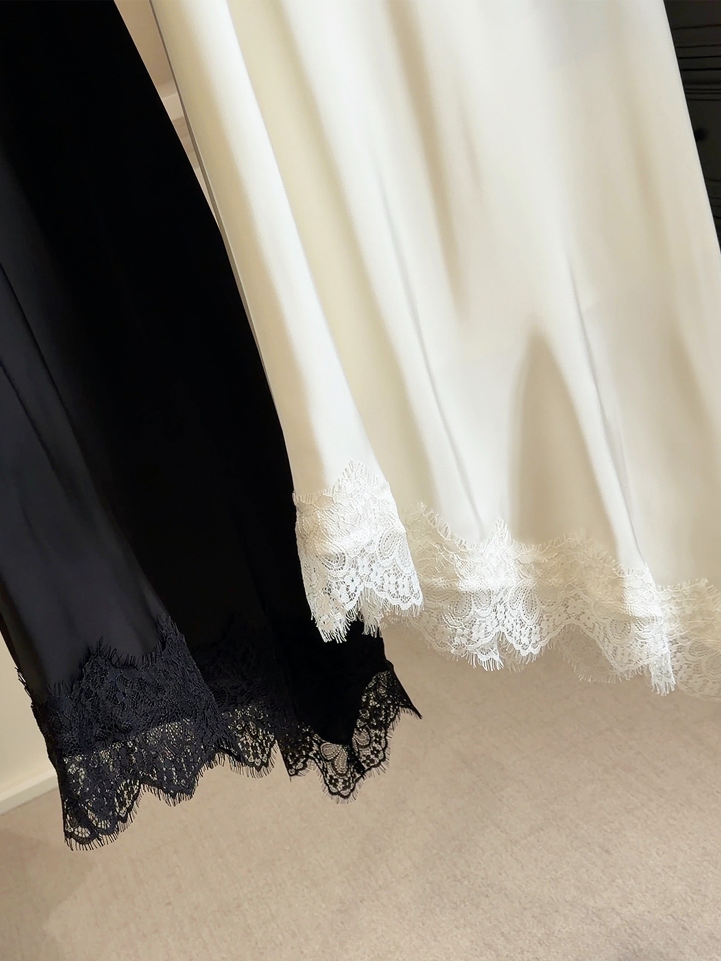 アシンメトリー裾レースサテンスカート(sz25)