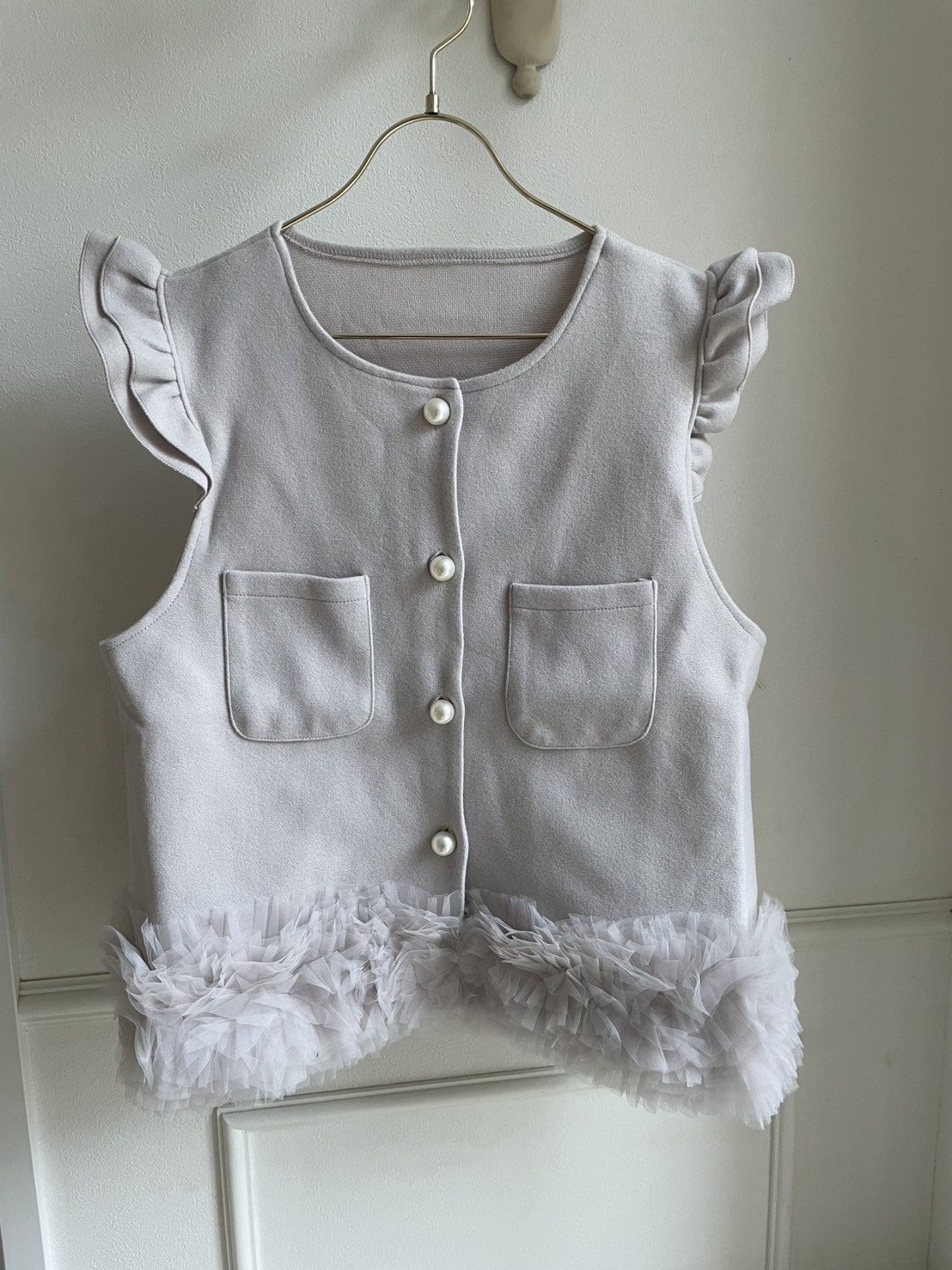 【裾チュール パールボタンジレ（33-0098）(kk2502-25)】TH