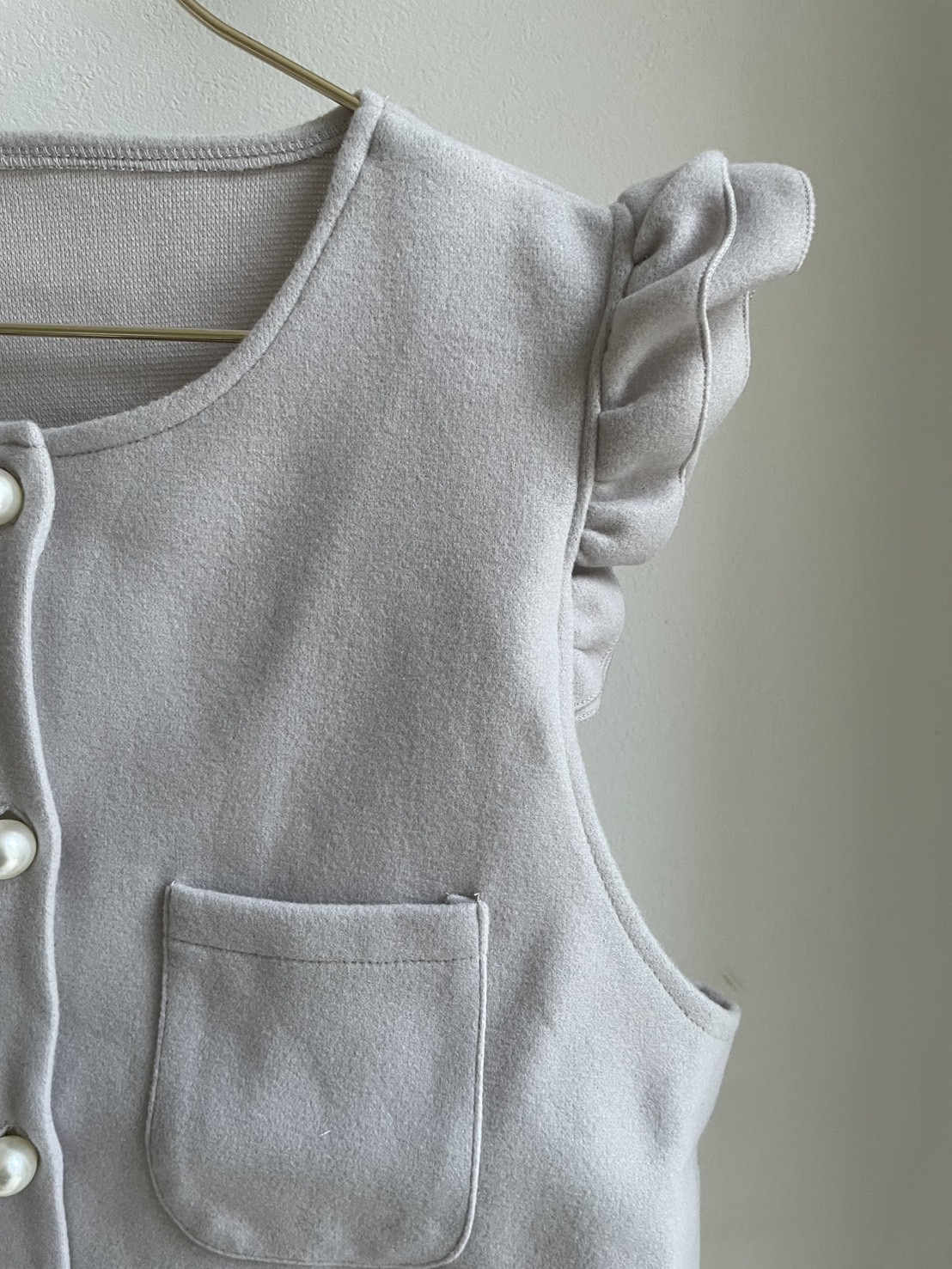 【裾チュール パールボタンジレ（33-0098）(kk2502-25)】TH