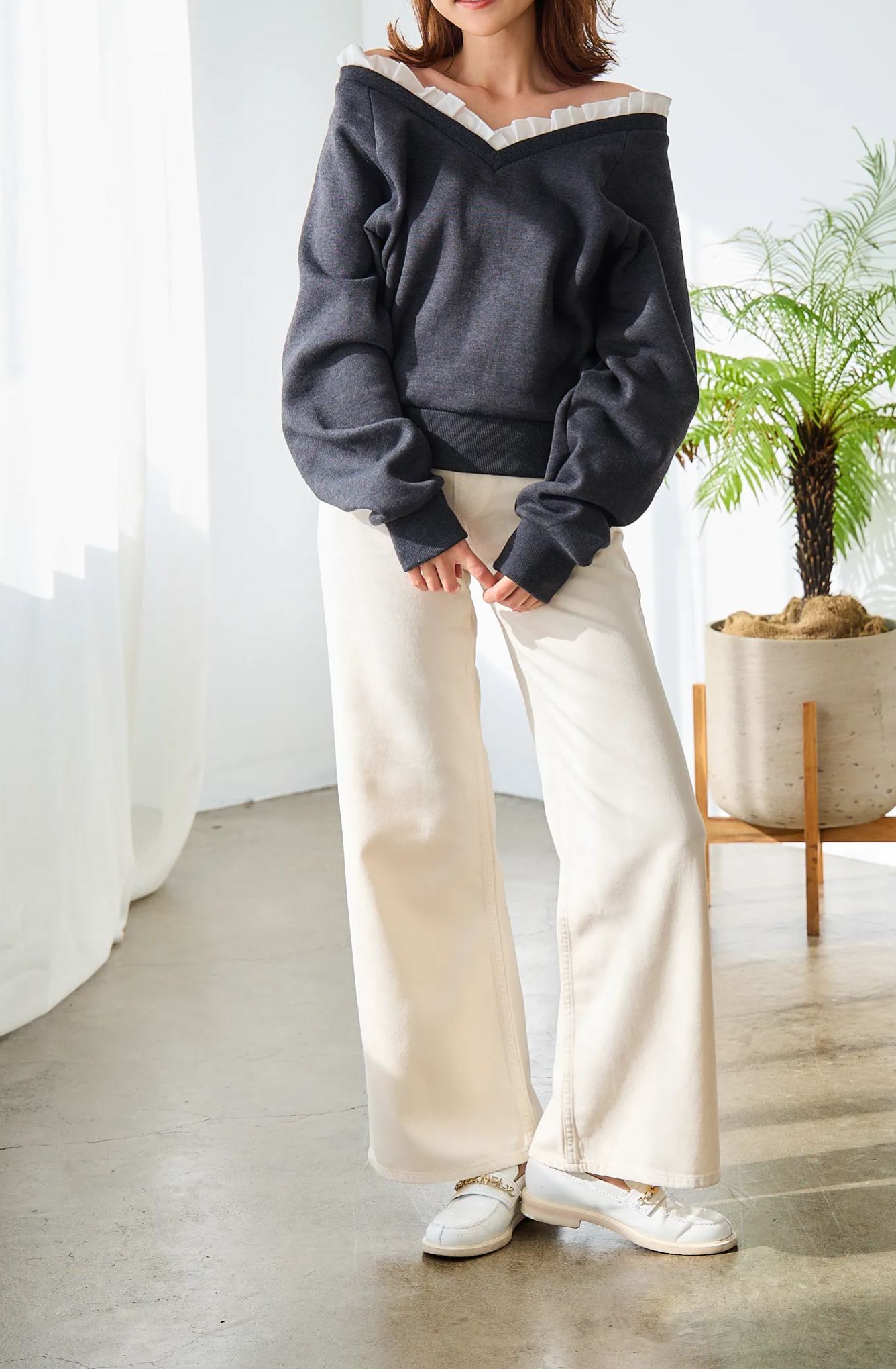 【saya×Myuコラボ】 Vネックフリルスウェットトップス(myu1203)