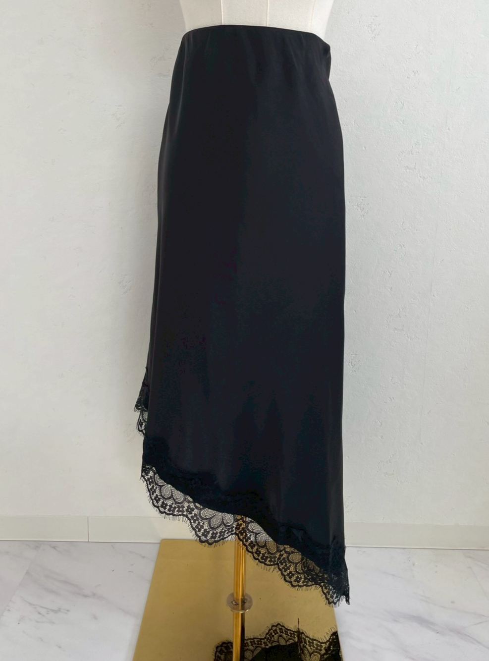 アシンメトリー裾レースサテンスカート(sz25)