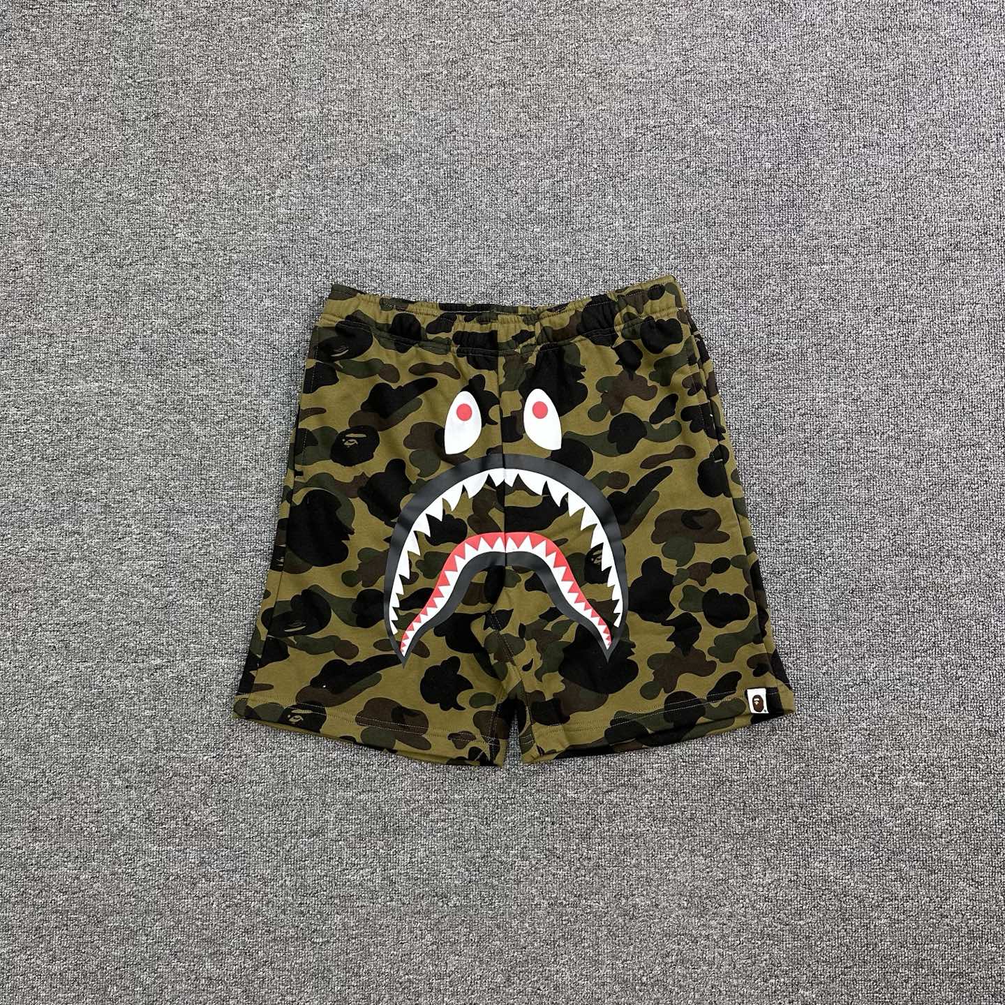  BAPE 夜光迷彩鲨鱼印花短裤 340克纯棉定制面料