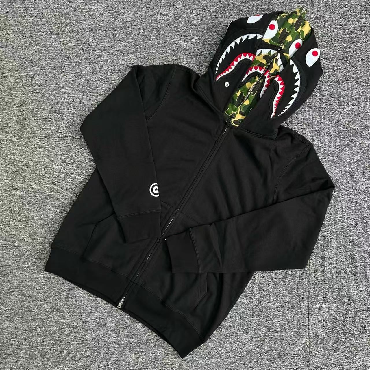 BAPE 迷彩鲨鱼连帽拉链卫衣