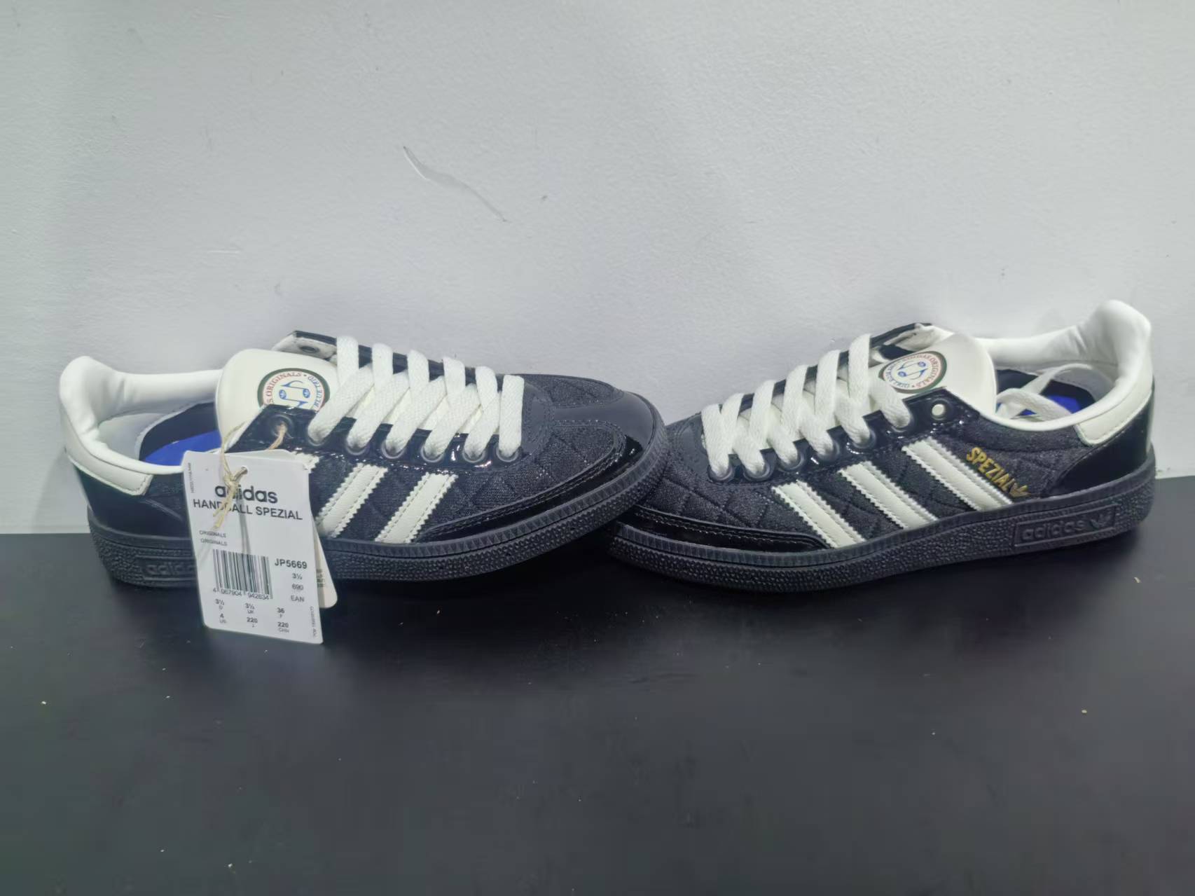 特價鞋款22cm 售出不退不換 B0982