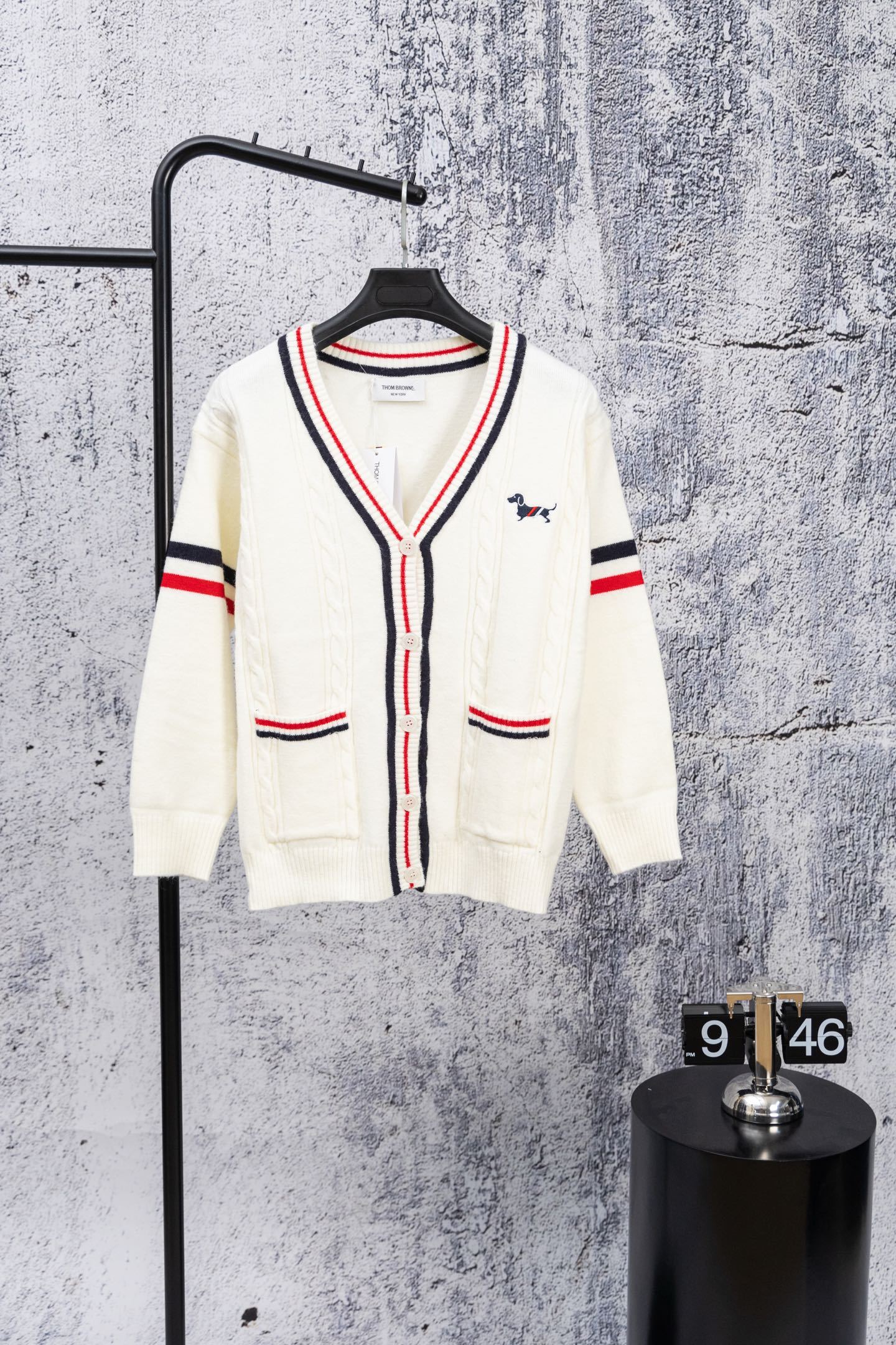 THOM BROWNE V領百搭學院風減齡針織開衫