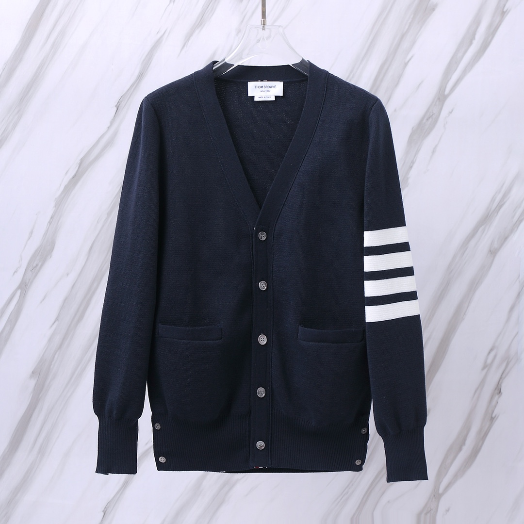 THOM BROWNE.TB經典四條杠加厚針織毛衣五扣開衫