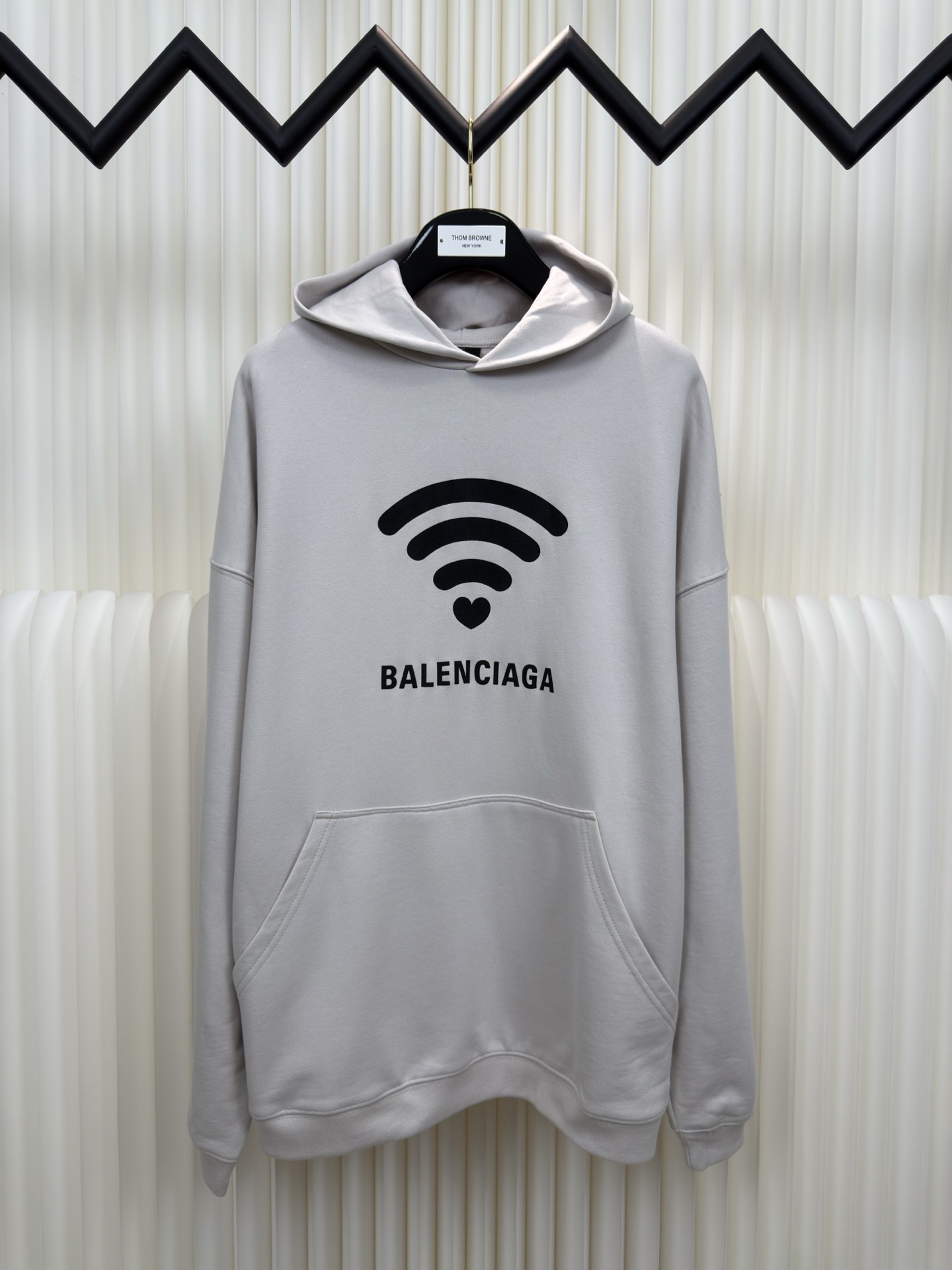 巴黎世家Balenciaga愛心無線印花帽衫