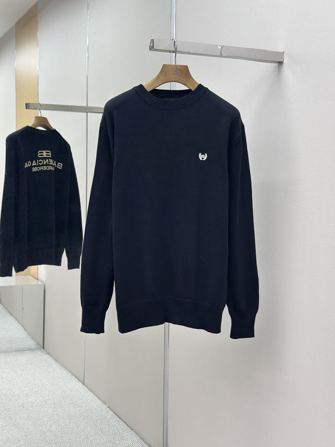 BALENCIAGA巴黎世家刺繡圓領長袖衛衣