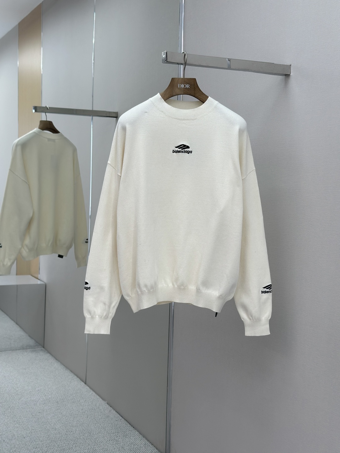 Balenciaga滑雪系列3b刺繡毛衣